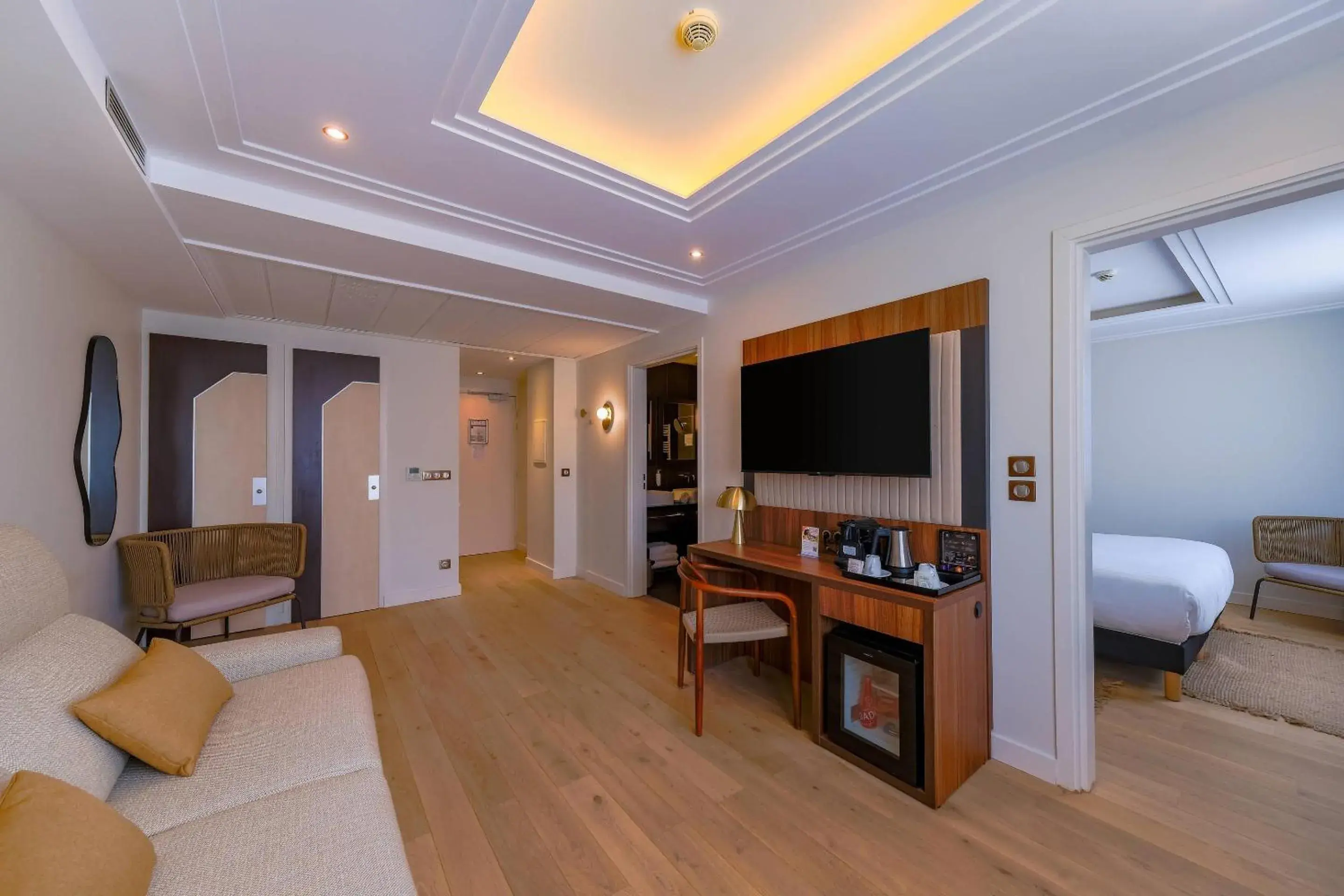 Bedroom, Bed in Zenitude Hotel La Valadière, Ascend Hotel Collection Bedroom, Bed in Zenitude Hotel La Valadière, Ascend Hotel Collection