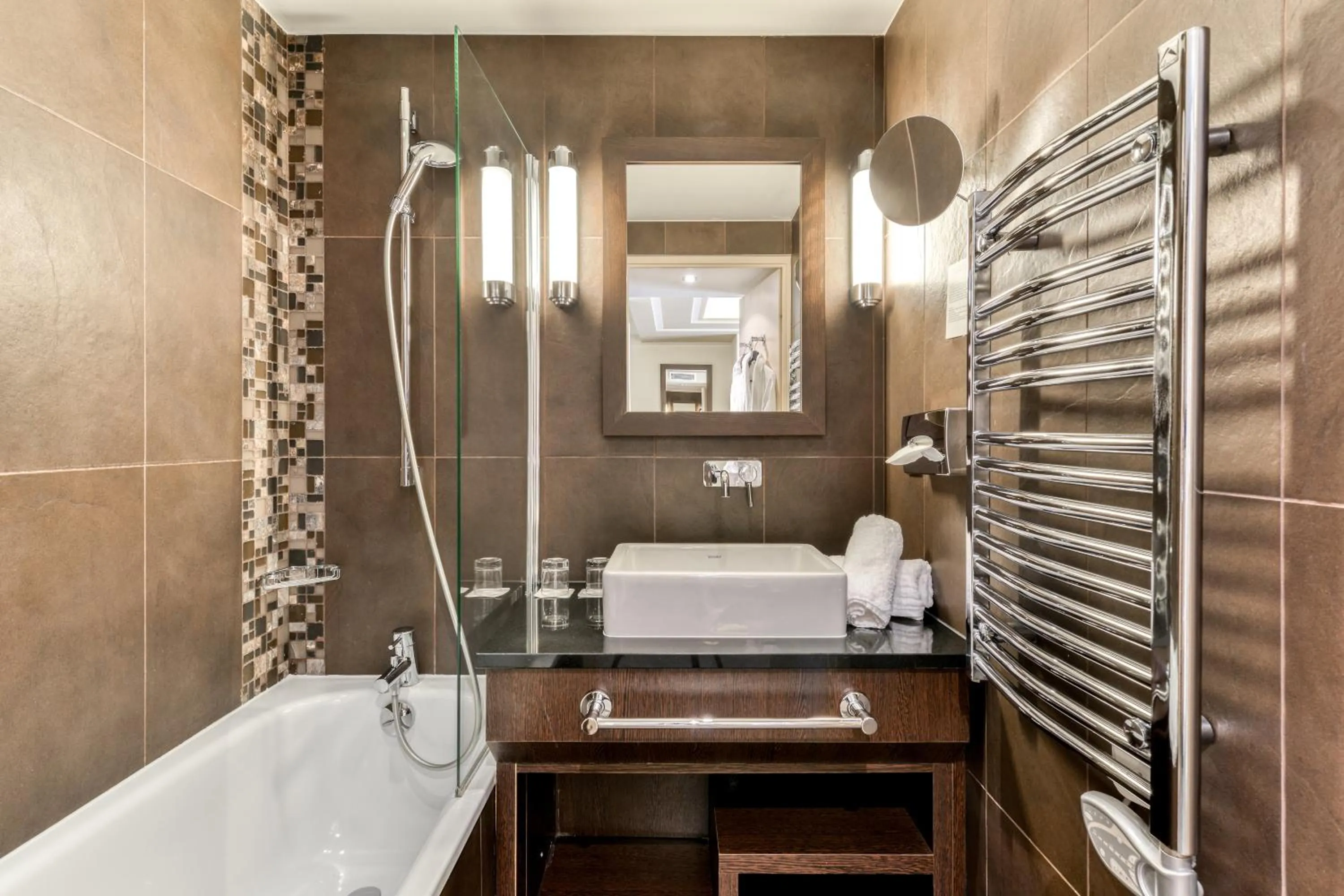 Bathroom in Zenitude Hotel La Valadière, Ascend Hotel Collection
