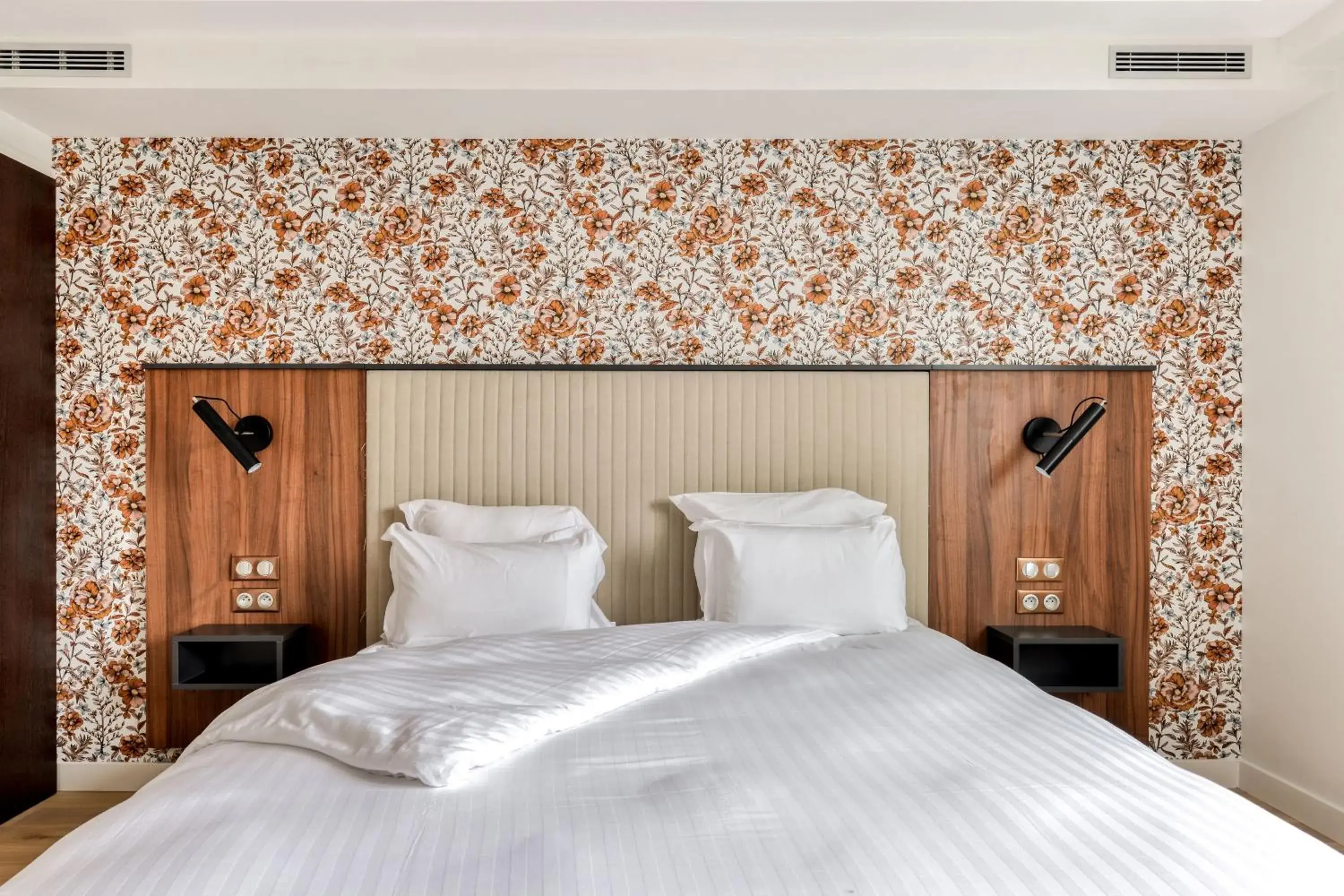 Bed in Zenitude Hotel La Valadière, Ascend Hotel Collection Bed in Zenitude Hotel La Valadière, Ascend Hotel Collection