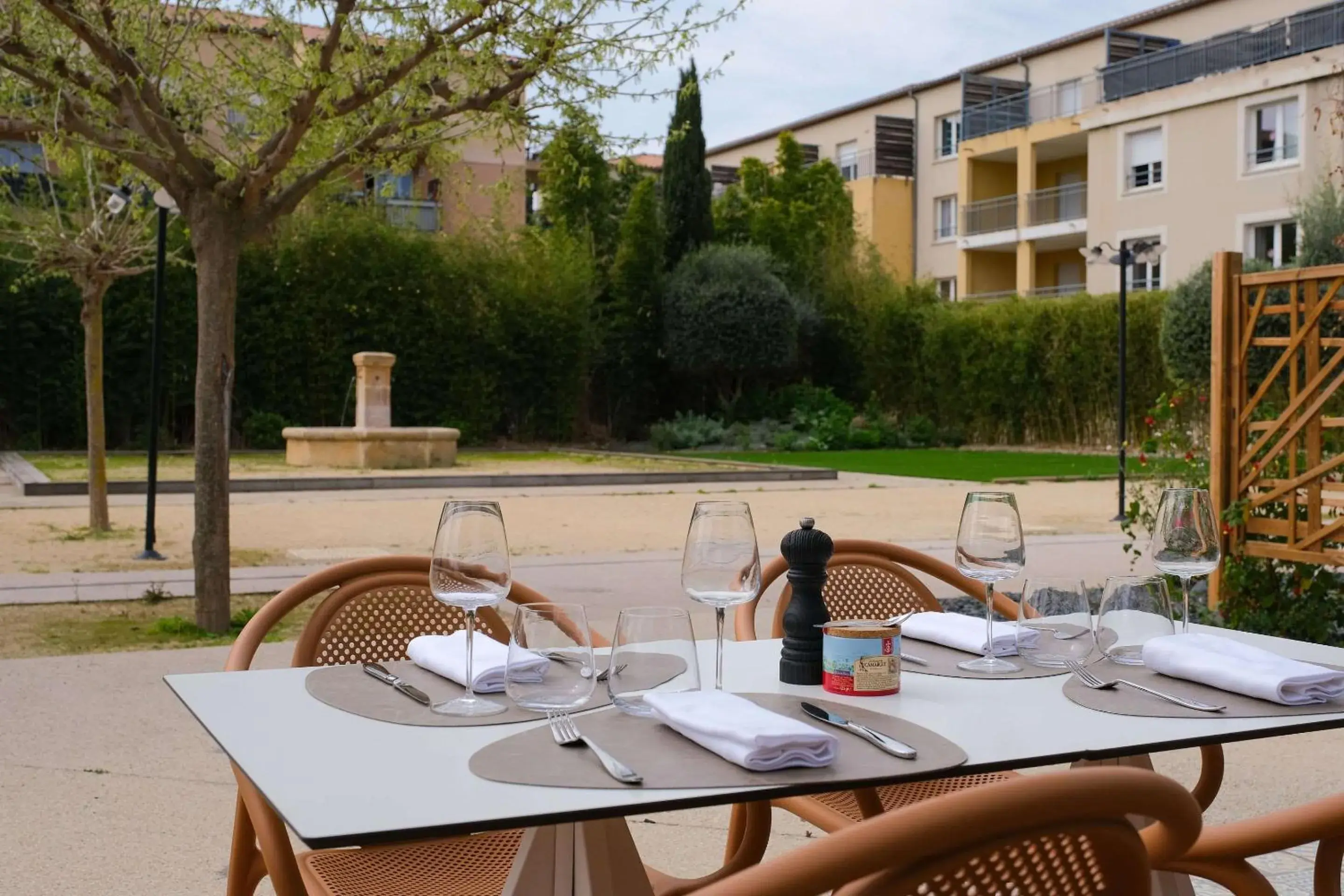 Restaurant/places to eat in Zenitude Hotel la Valadière, an Ascend Collection Hotel Restaurant/places to eat in Zenitude Hotel la Valadière, an Ascend Collection Hotel