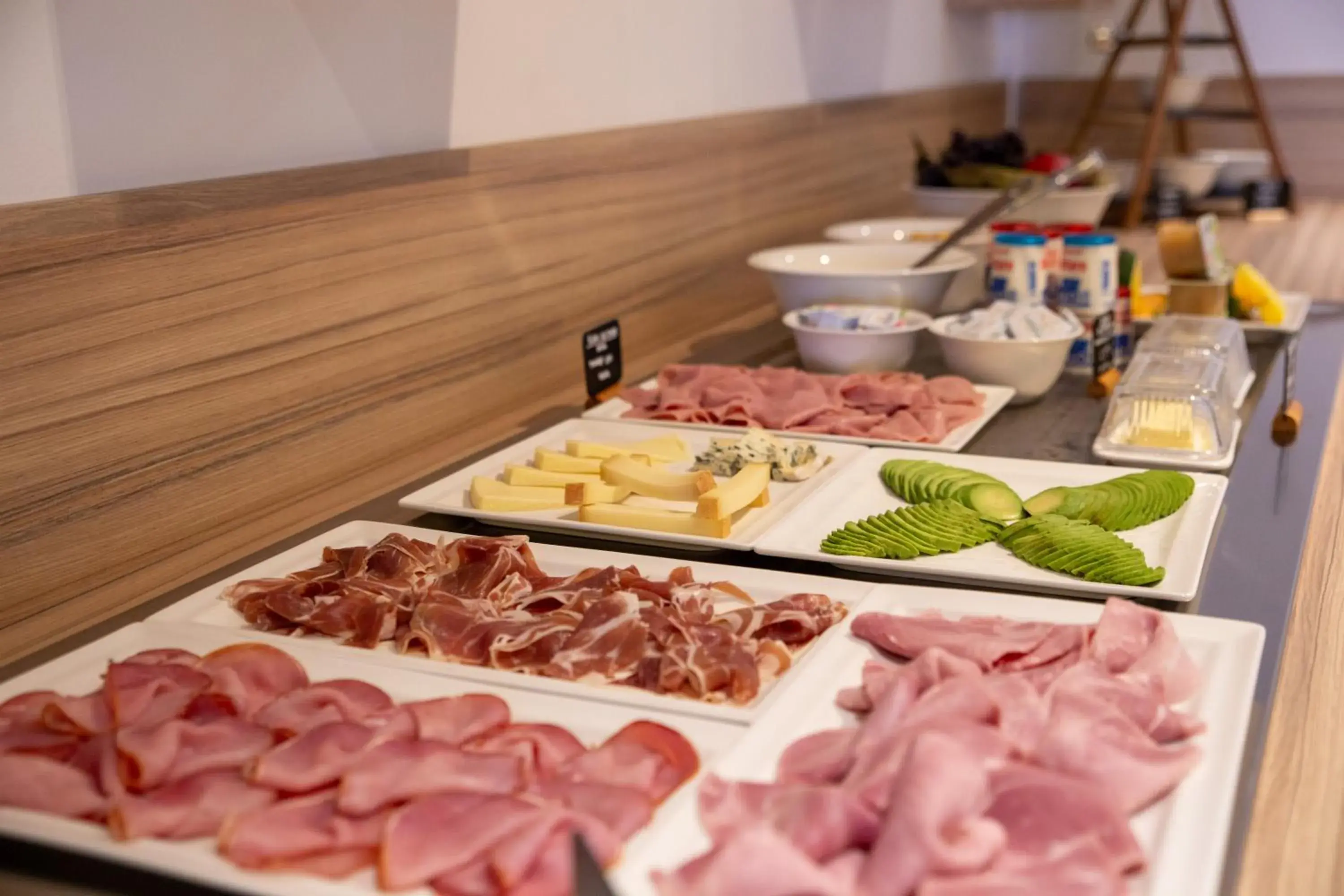 Food and drinks in Zenitude Hotel la Valadière, an Ascend Collection Hotel Food and drinks in Zenitude Hotel la Valadière, an Ascend Collection Hotel