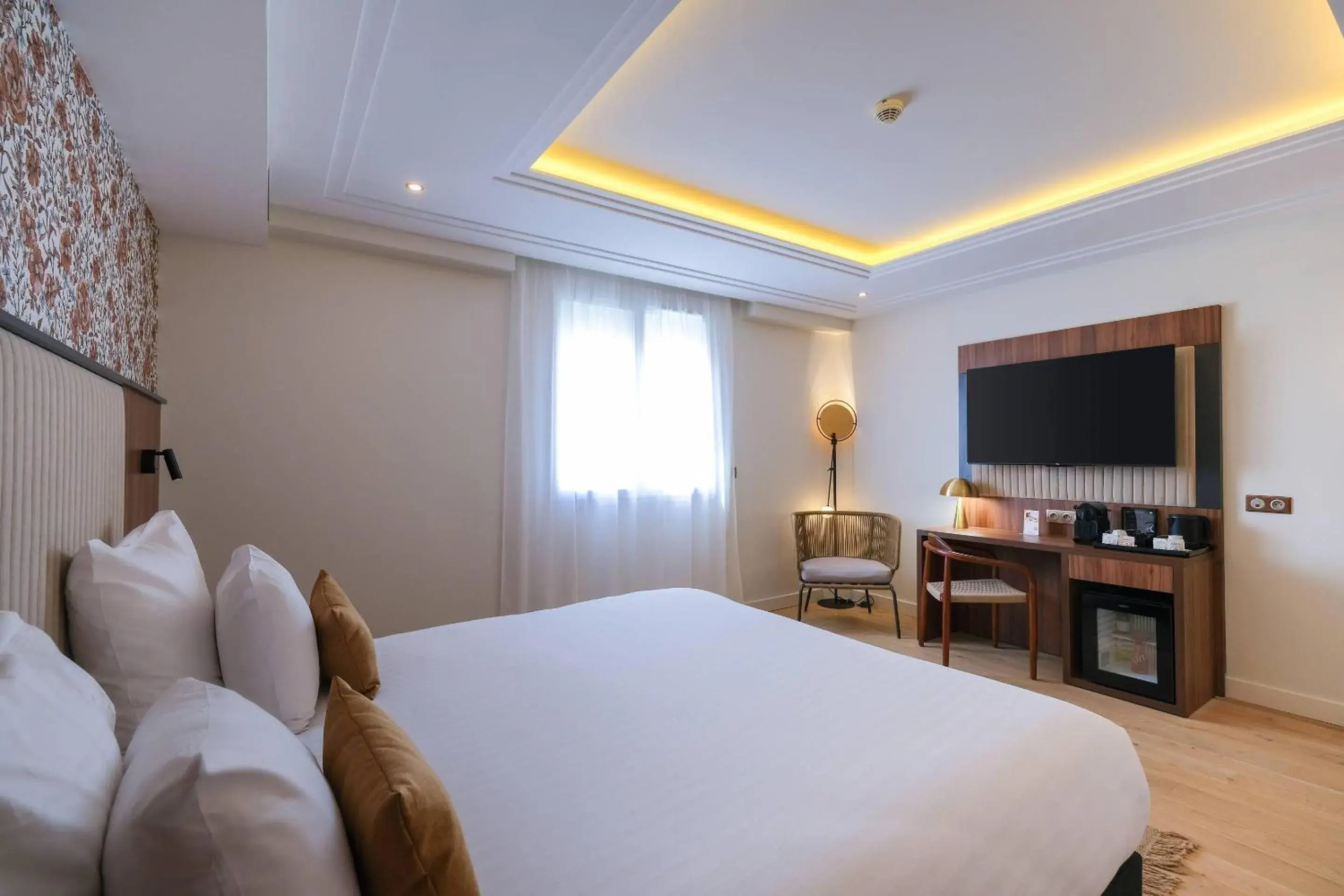 Bedroom, Bed in Zenitude Hotel La Valadière, Ascend Hotel Collection Bedroom, Bed in Zenitude Hotel La Valadière, Ascend Hotel Collection