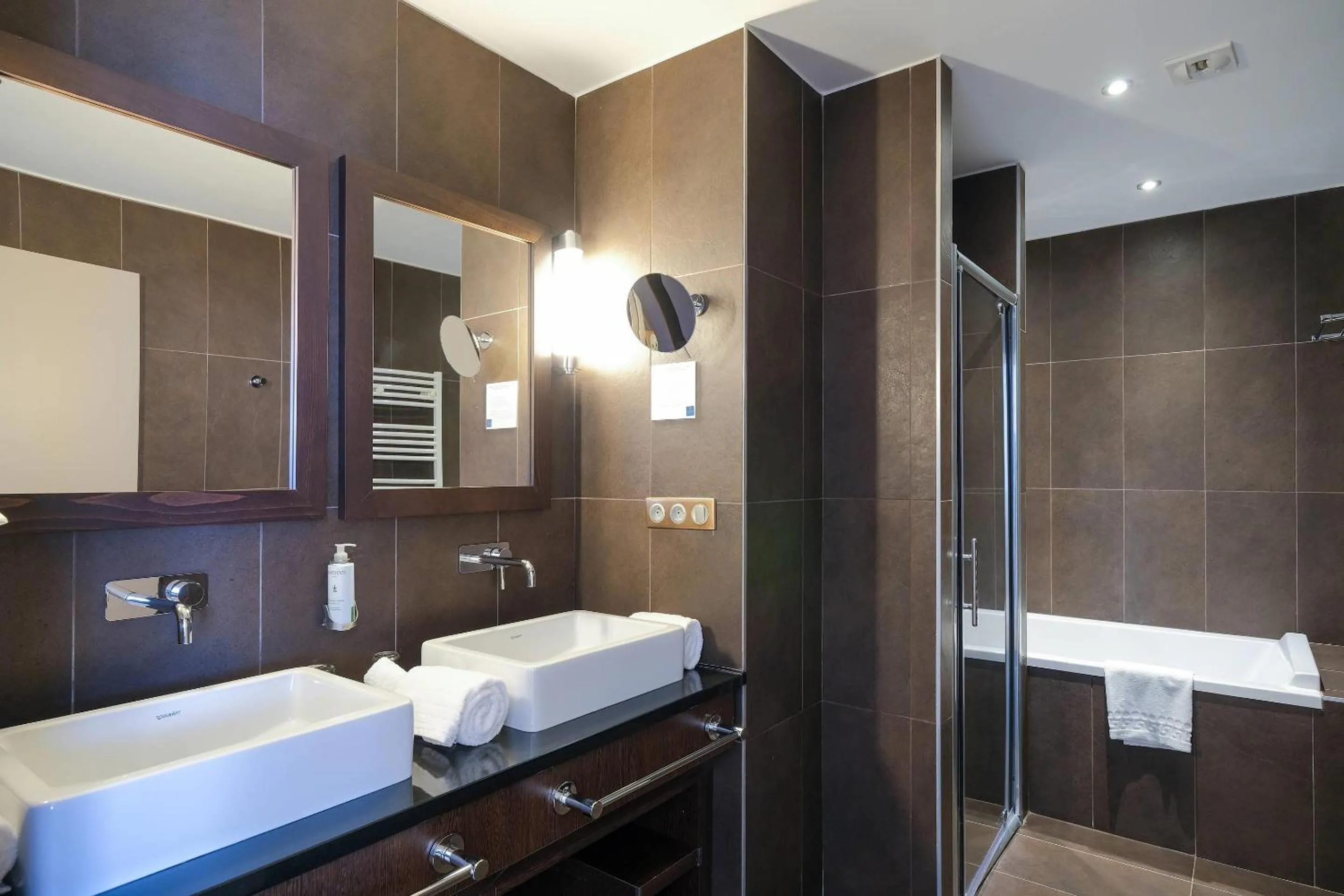 Bedroom in Zenitude Hotel La Valadière, Ascend Hotel Collection