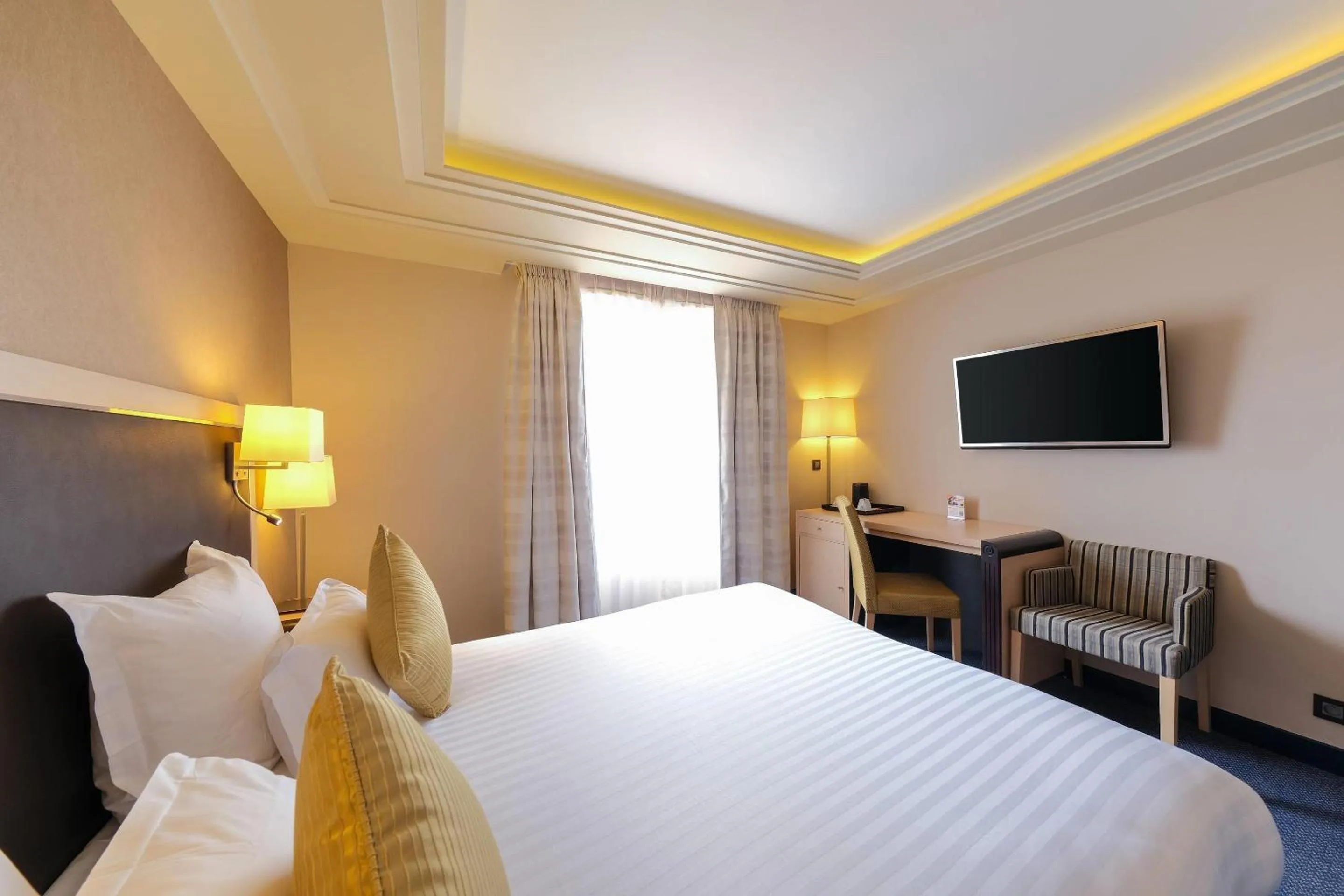 Bedroom, Bed in Zenitude Hotel La Valadière, Ascend Hotel Collection