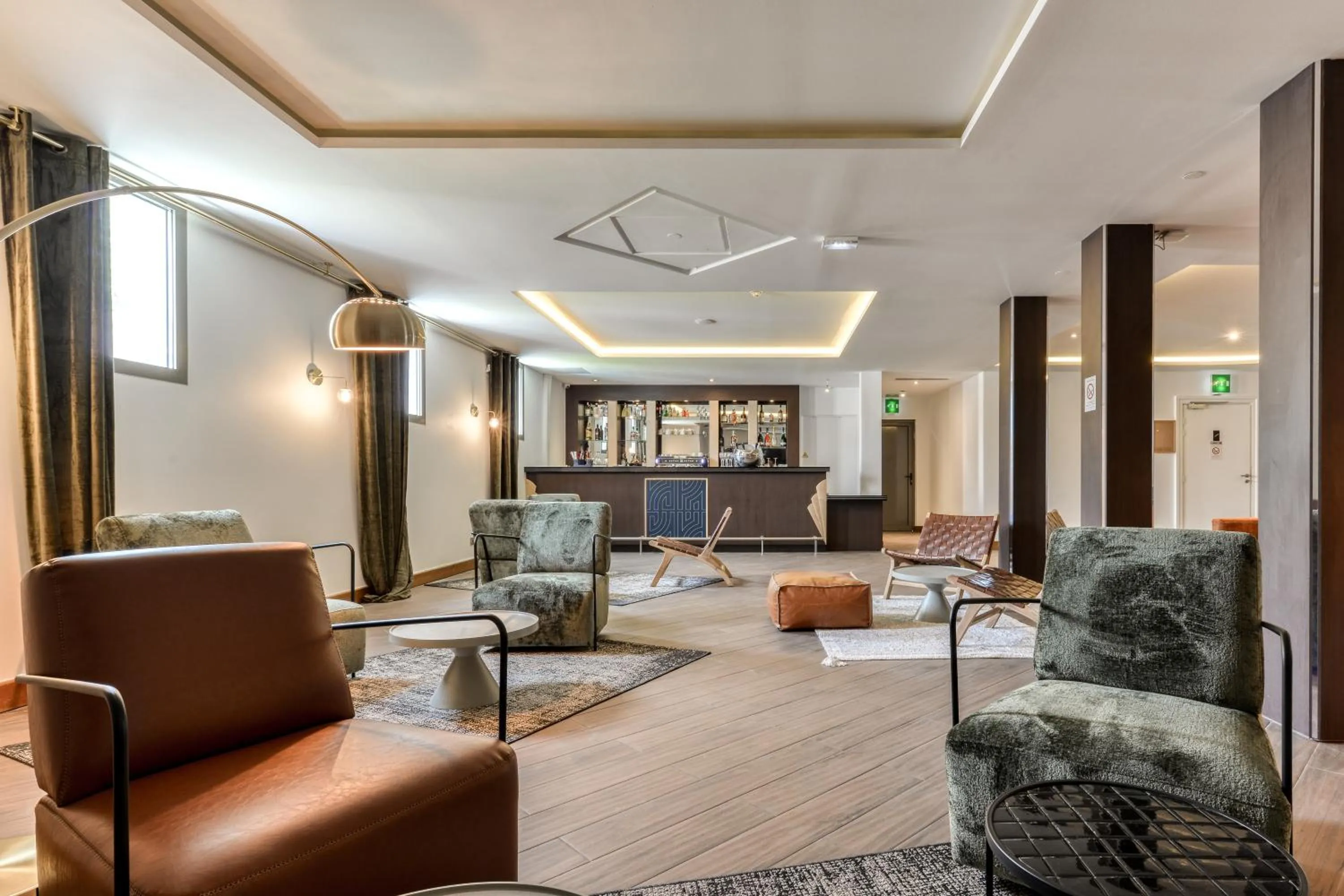 Lobby or reception in Zenitude Hotel La Valadière, Ascend Hotel Collection