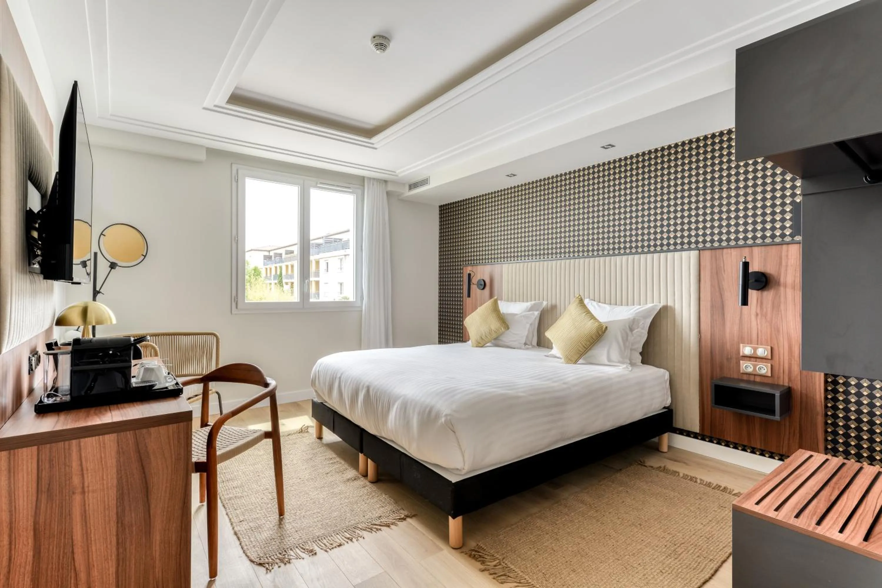 Bedroom, Bed in Zenitude Hotel La Valadière, Ascend Hotel Collection