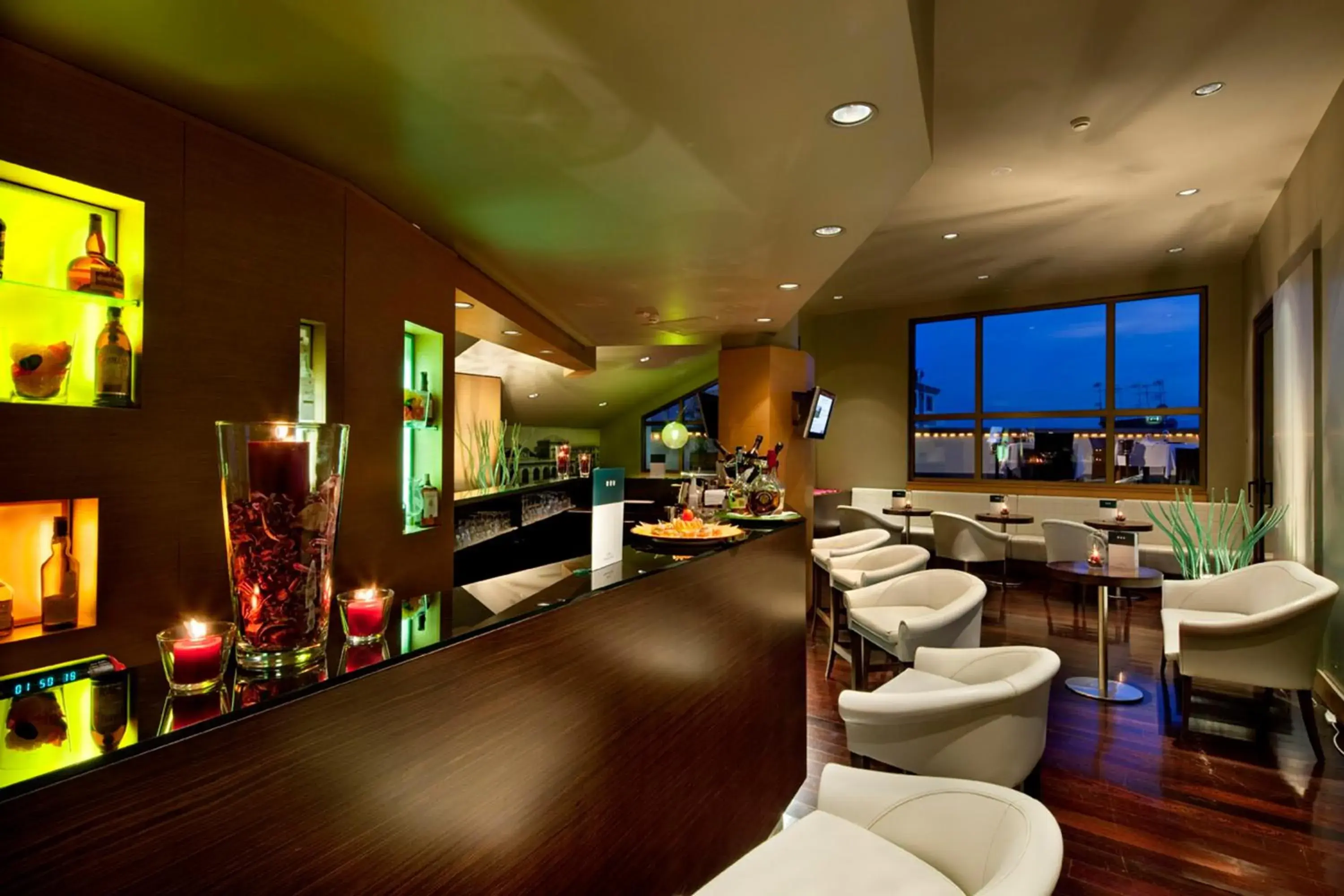 Lounge or bar in UNA Hotels Napoli Lounge or bar in UNA Hotels Napoli
