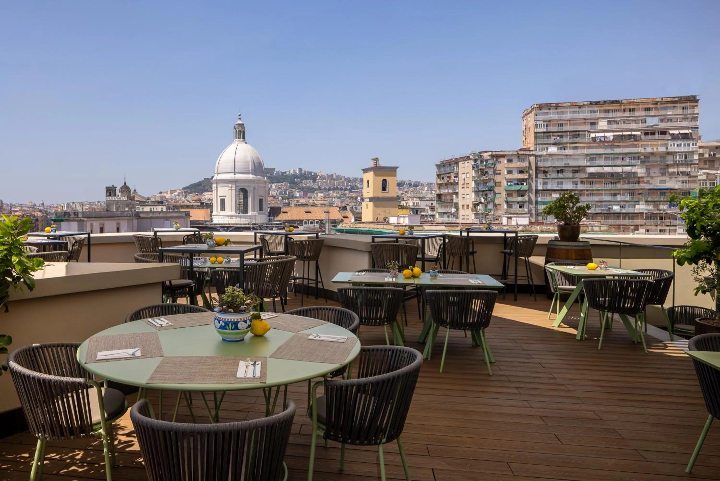 Restaurant/places to eat in UNA Hotels Napoli