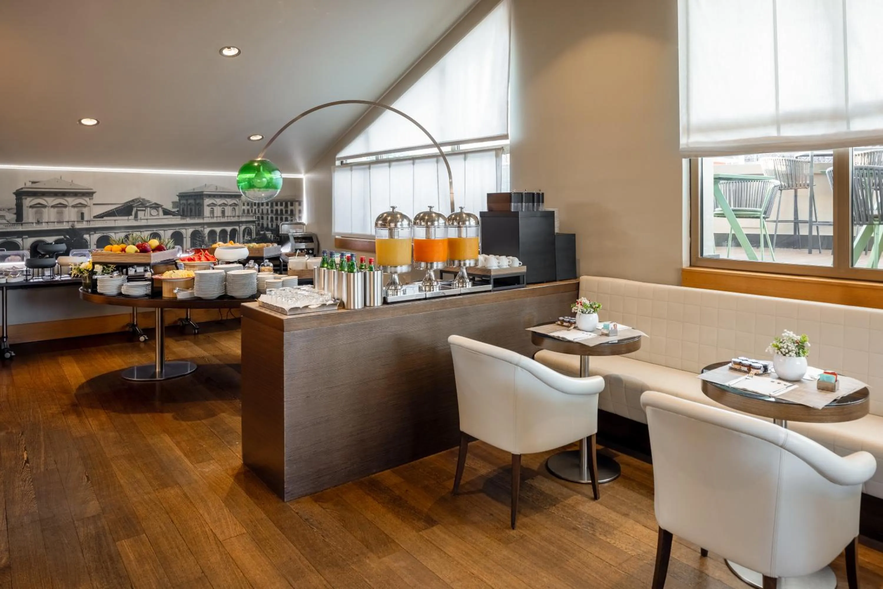 Restaurant/places to eat in UNA Hotels Napoli