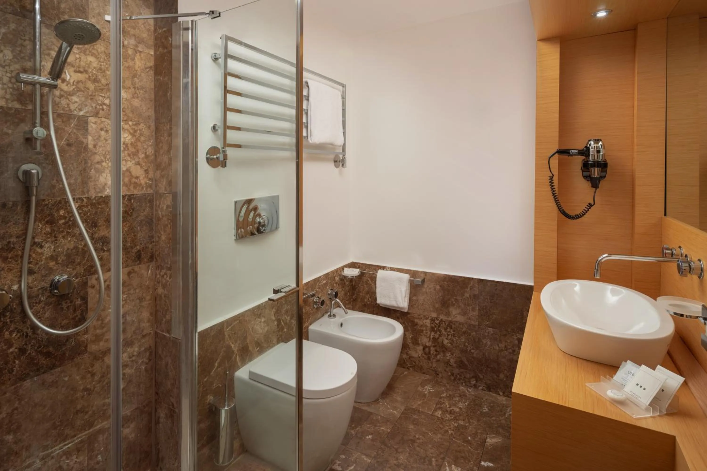 Bathroom in UNA Hotels Napoli