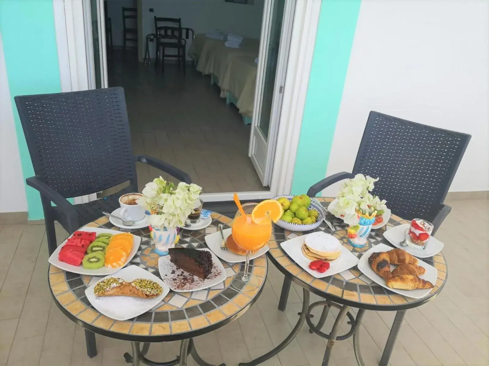 Patio, Breakfast in Hotel Ossidiana Stromboli Center