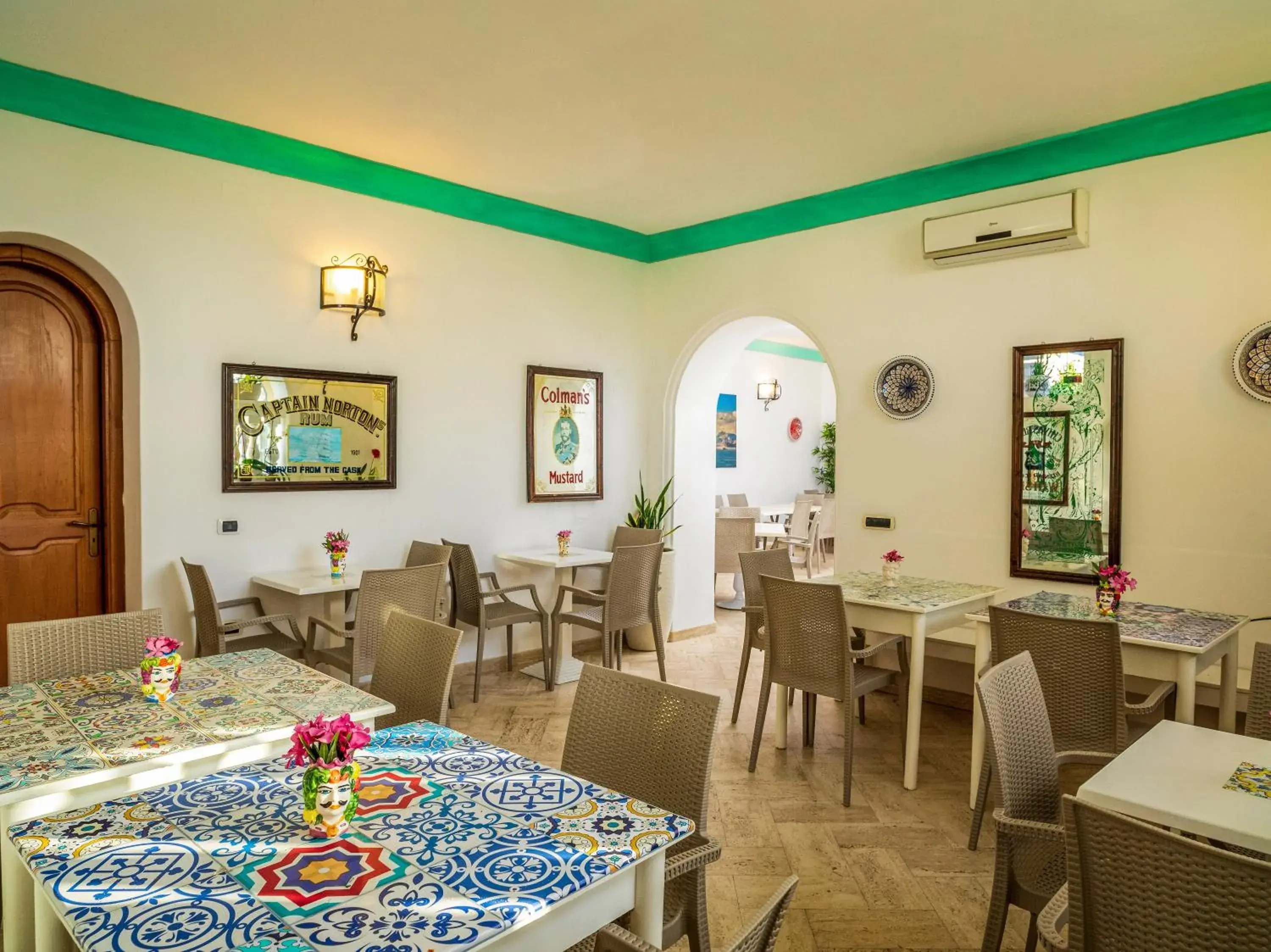 Restaurant/Places to Eat in Hotel Ossidiana Stromboli Center