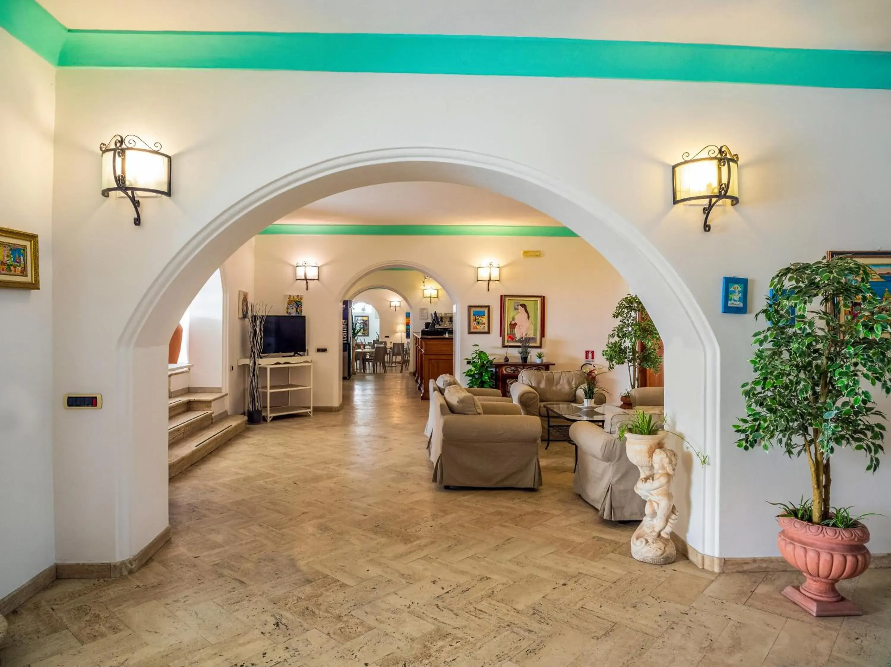 Communal lounge/ TV room in Hotel Ossidiana Stromboli Center