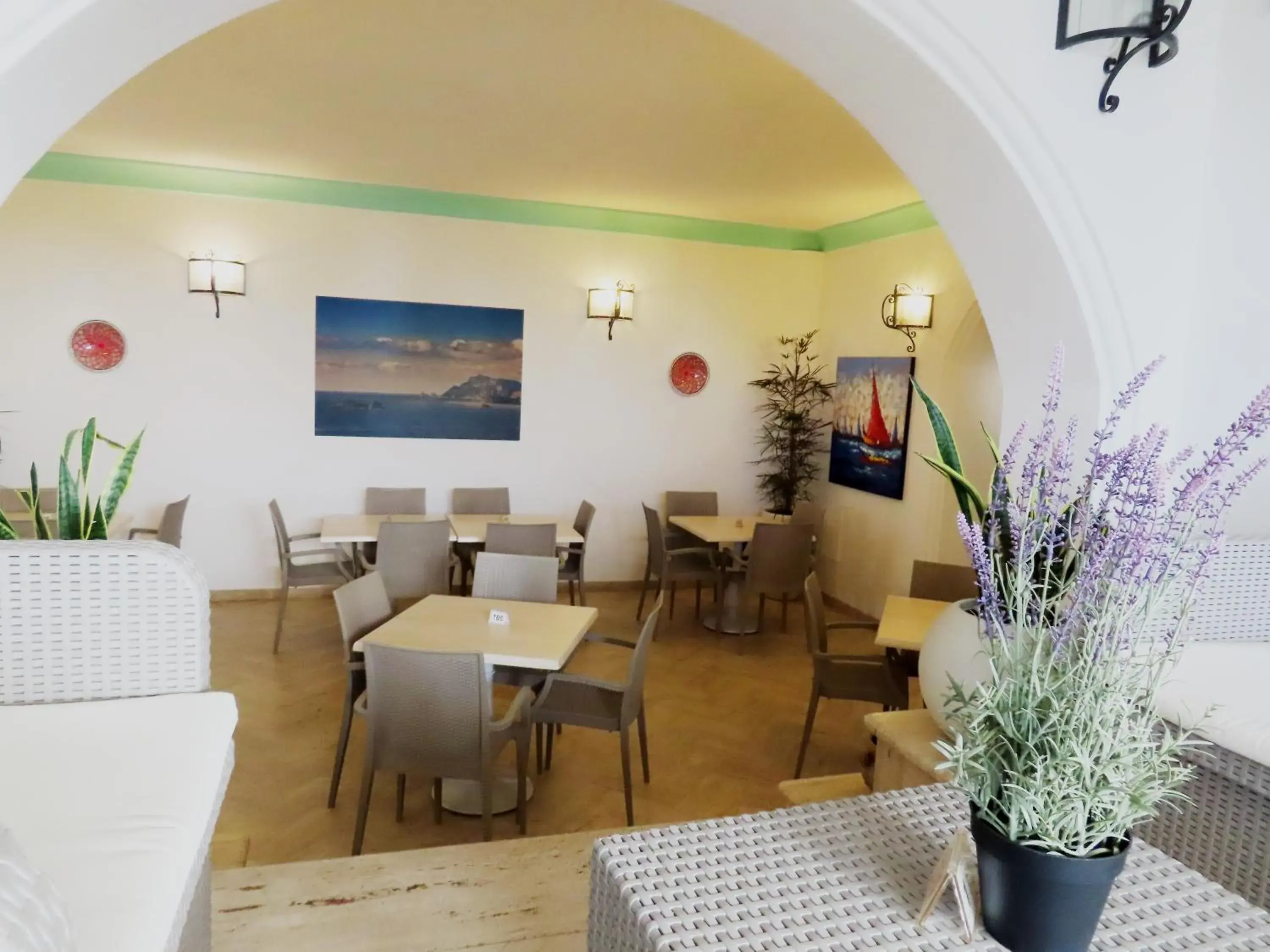 Restaurant/Places to Eat in Hotel Ossidiana Stromboli Center