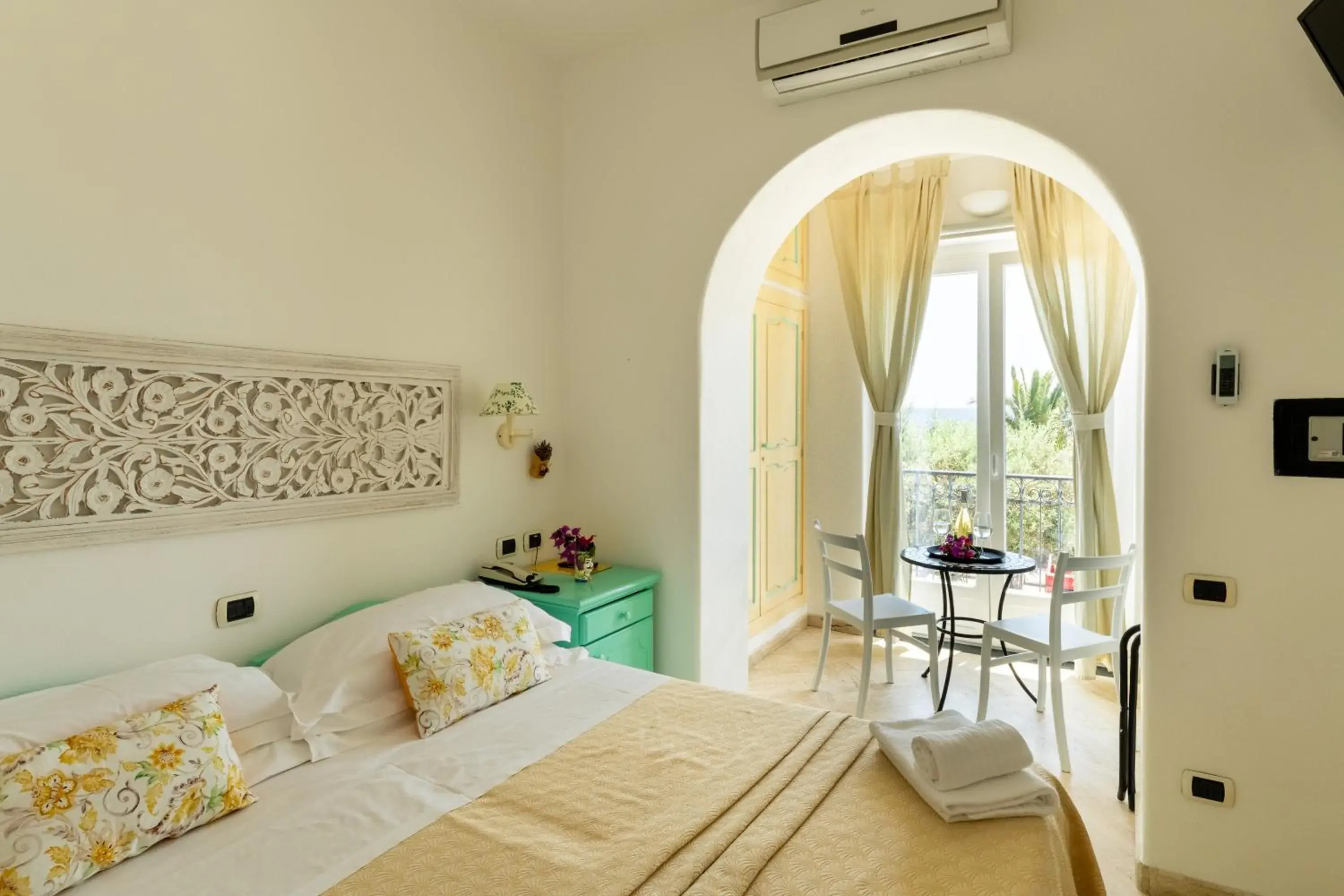 Bedroom, Bed in Hotel Ossidiana Stromboli Center