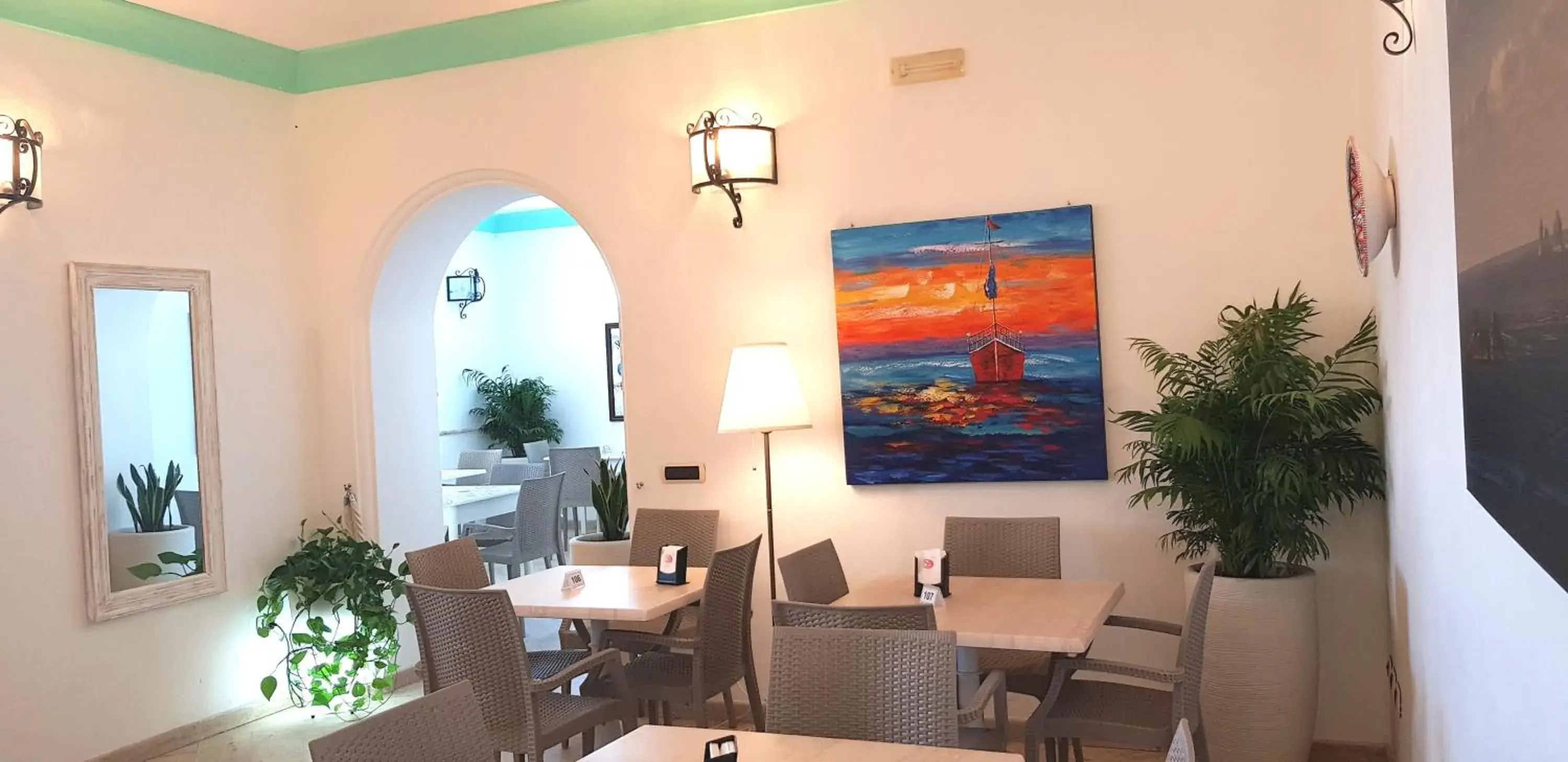 Restaurant/Places to Eat in Hotel Ossidiana Stromboli Center