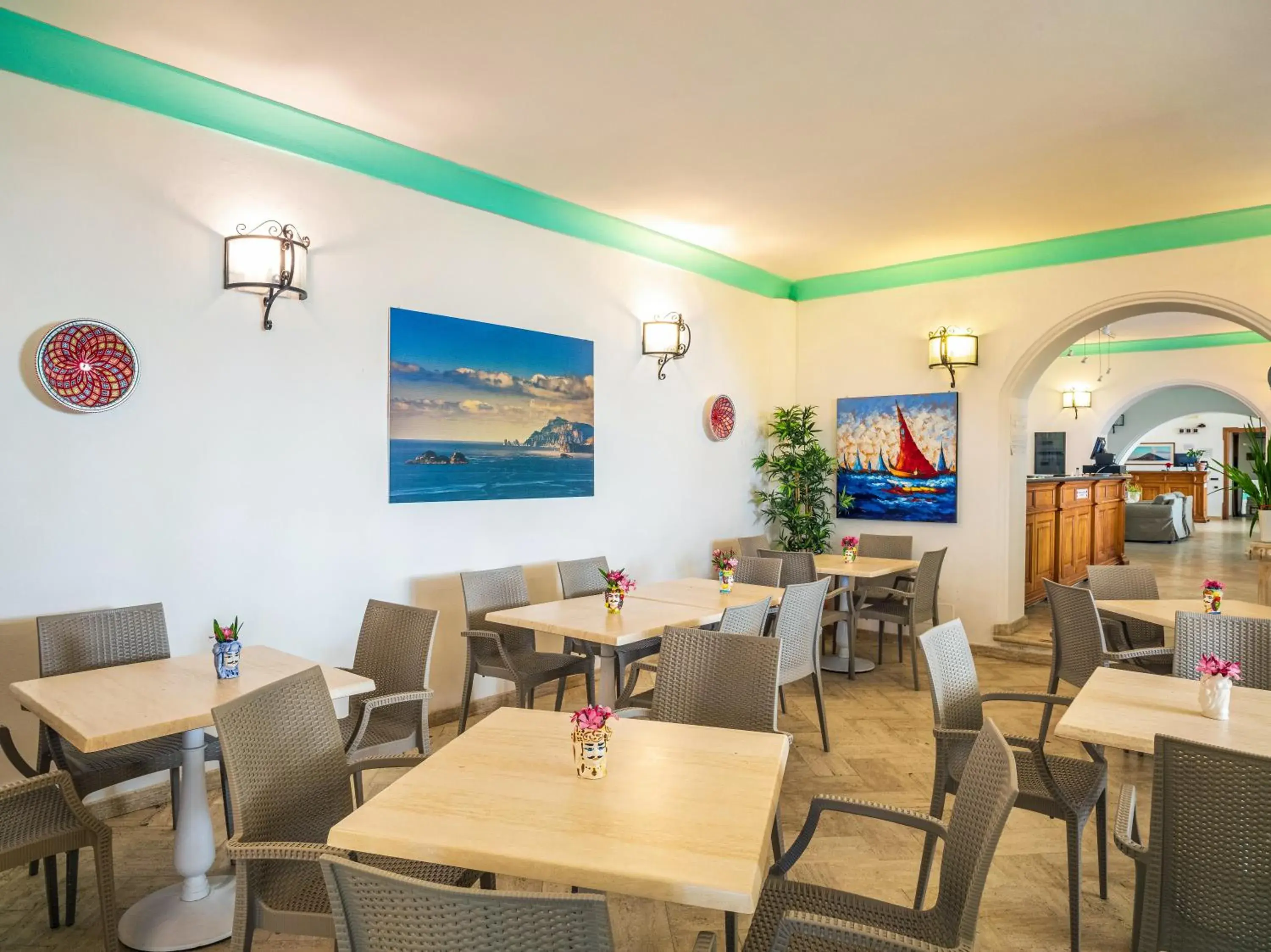 Lounge or bar, Restaurant/Places to Eat in Hotel Ossidiana Stromboli Center