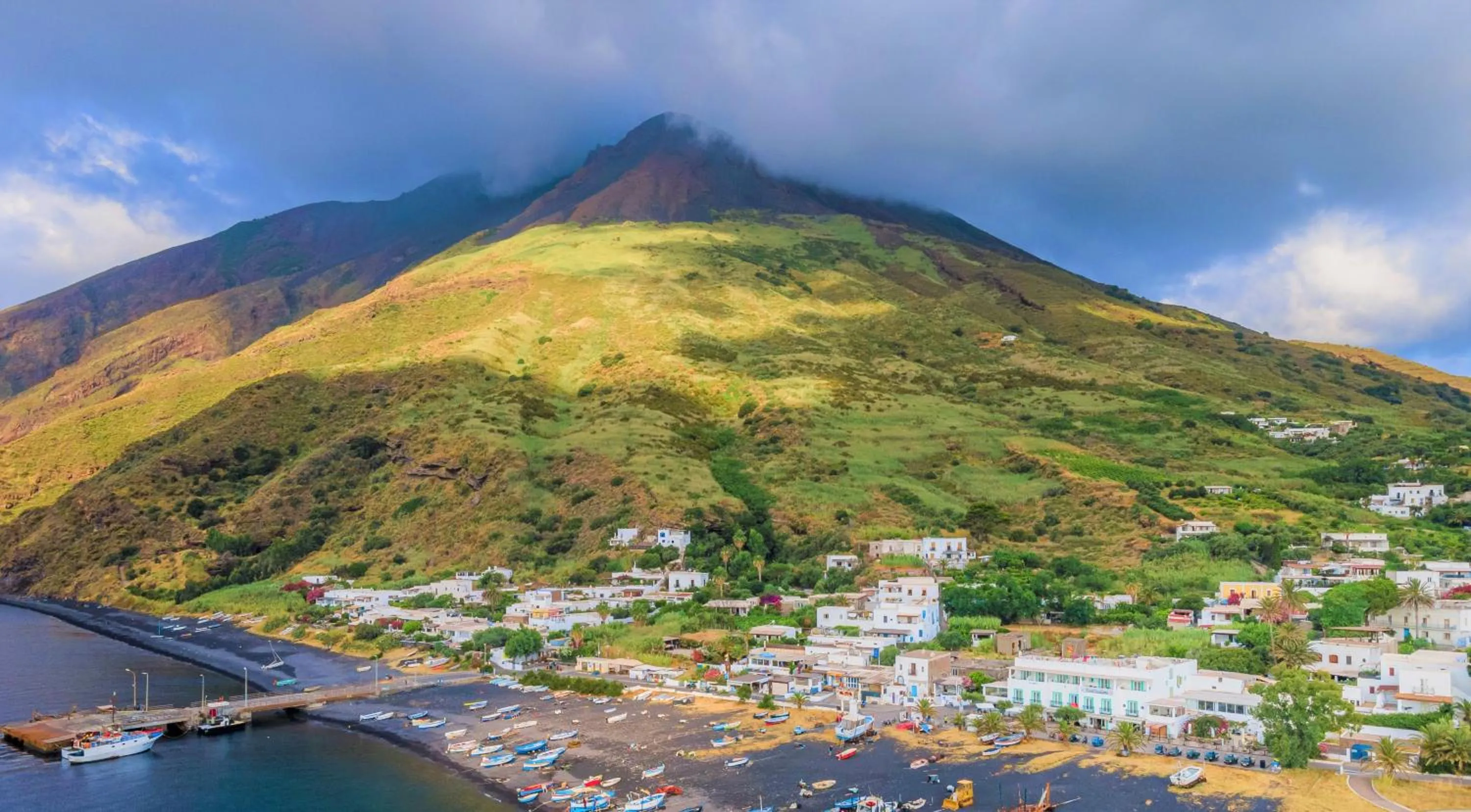 Facade/entrance in Hotel Ossidiana Stromboli Center
