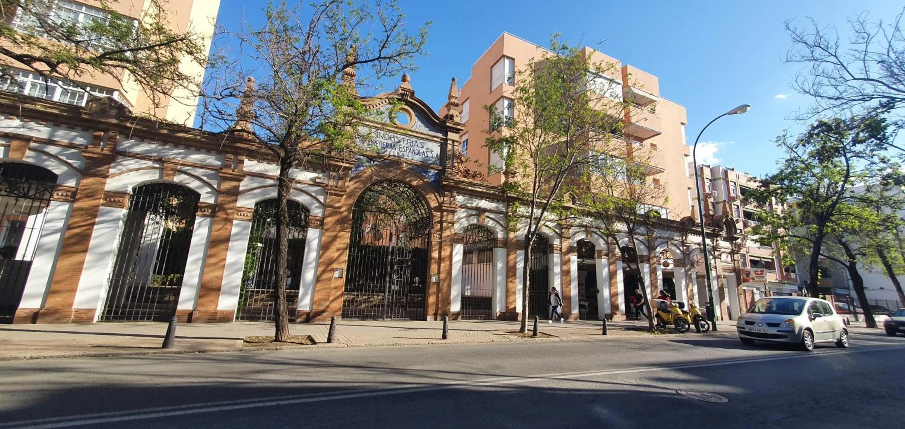 Property building in El Arroyo
