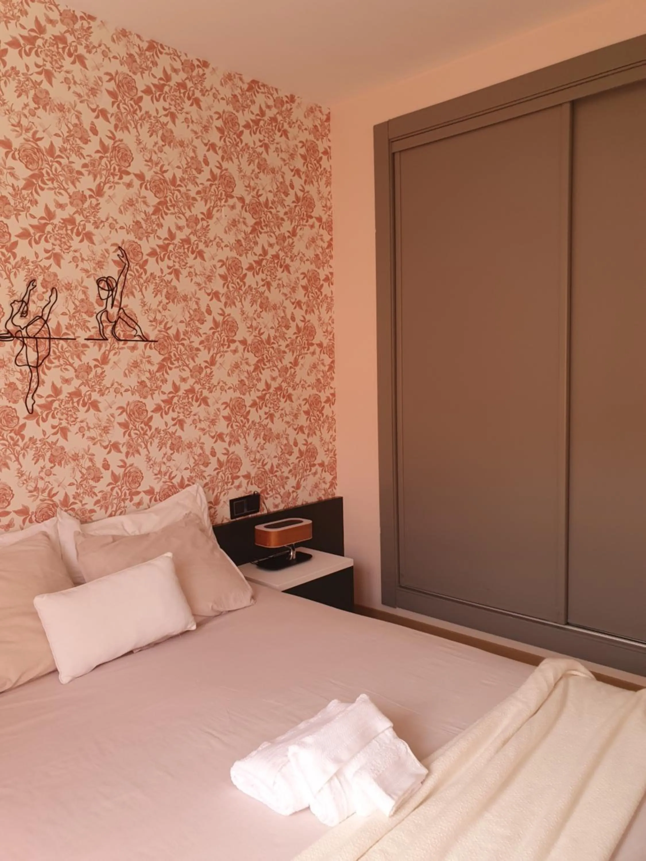 Bedroom, Bed in El Arroyo