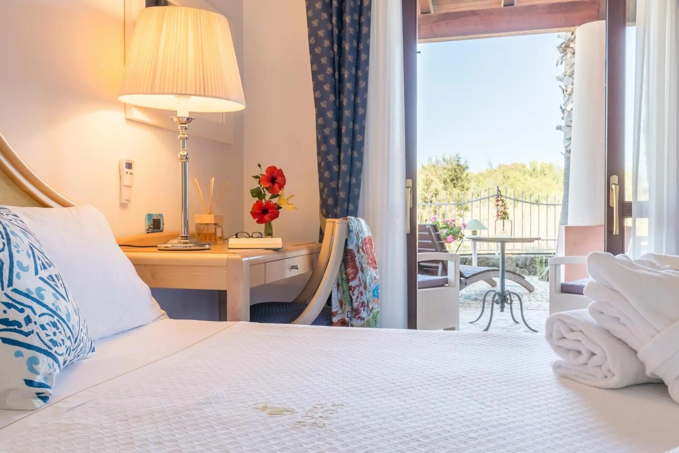 Patio, Bed in Hotel Eros