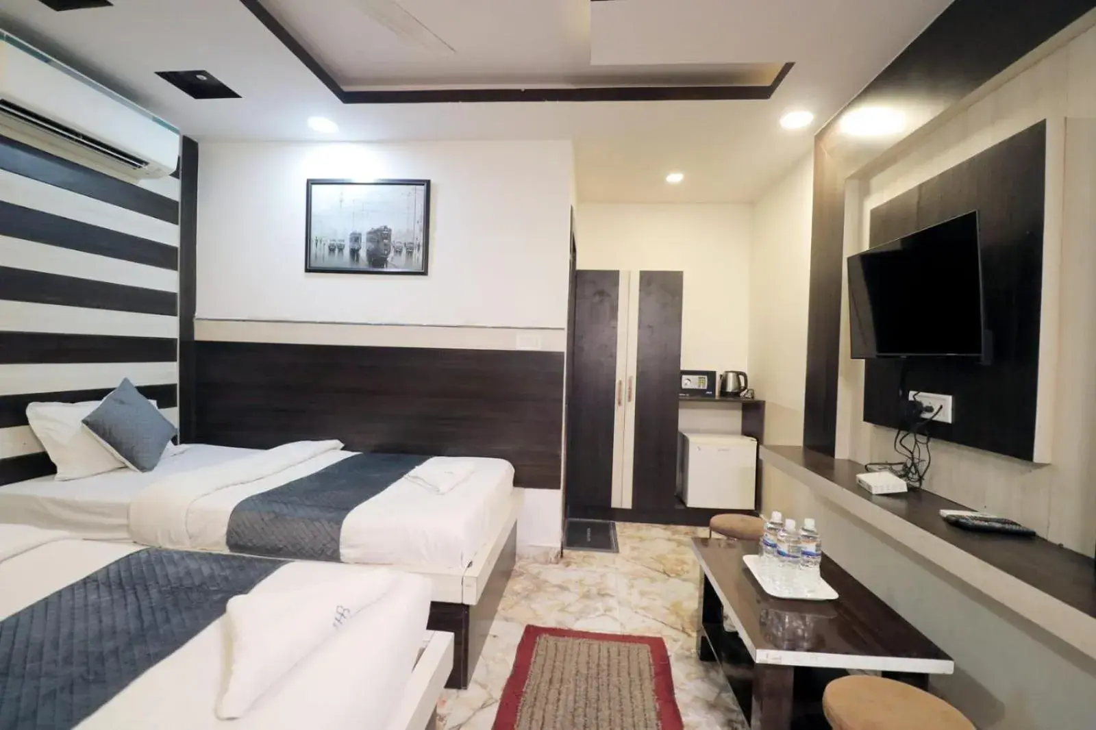 Luxury Triple Room in FabHotel Best Buy Luxury Triple Room in FabHotel Best Buy
