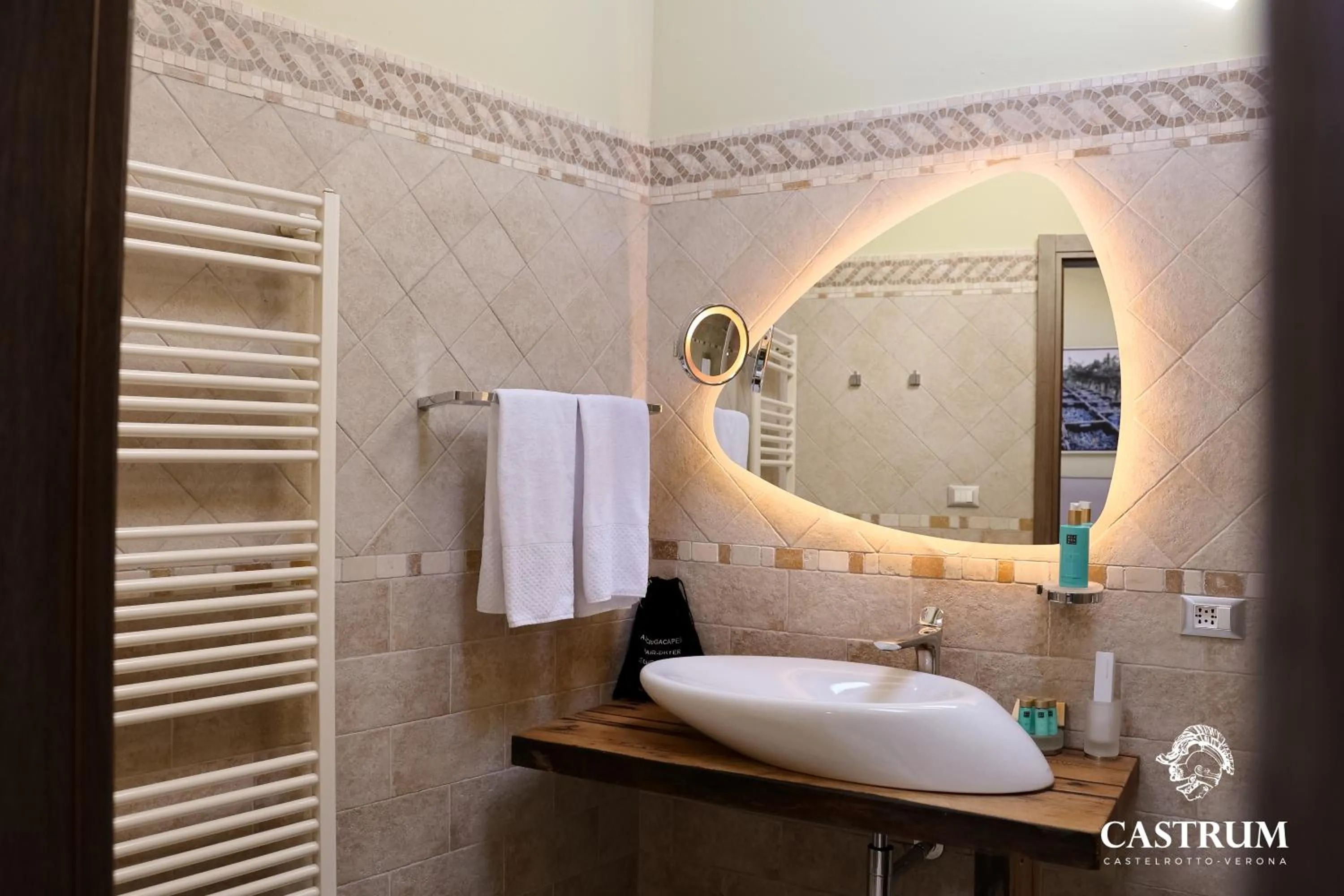 Bathroom in Castrum Wine Relais - Albergo Diffuso