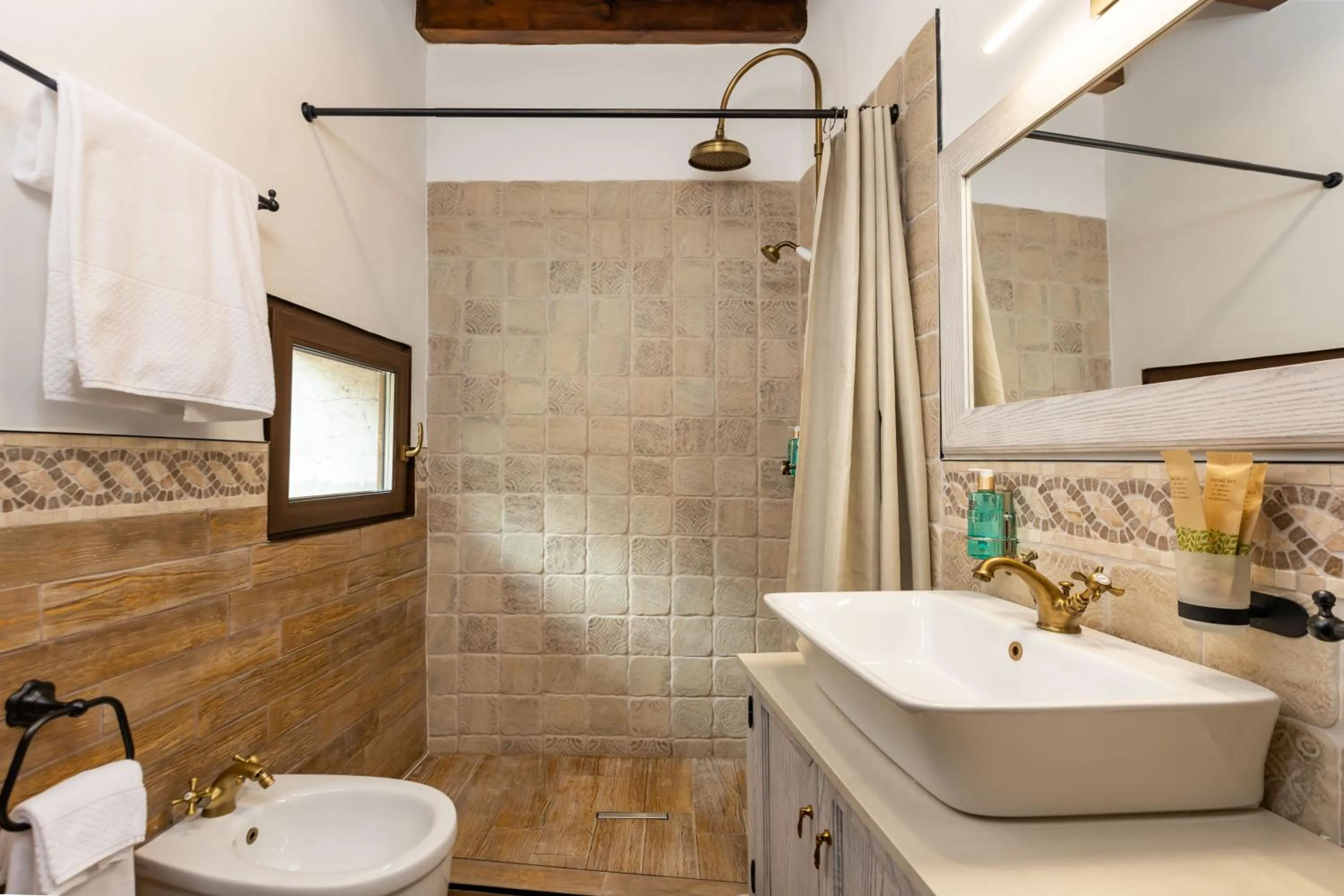Toilet in Castrum Wine Relais - Albergo Diffuso