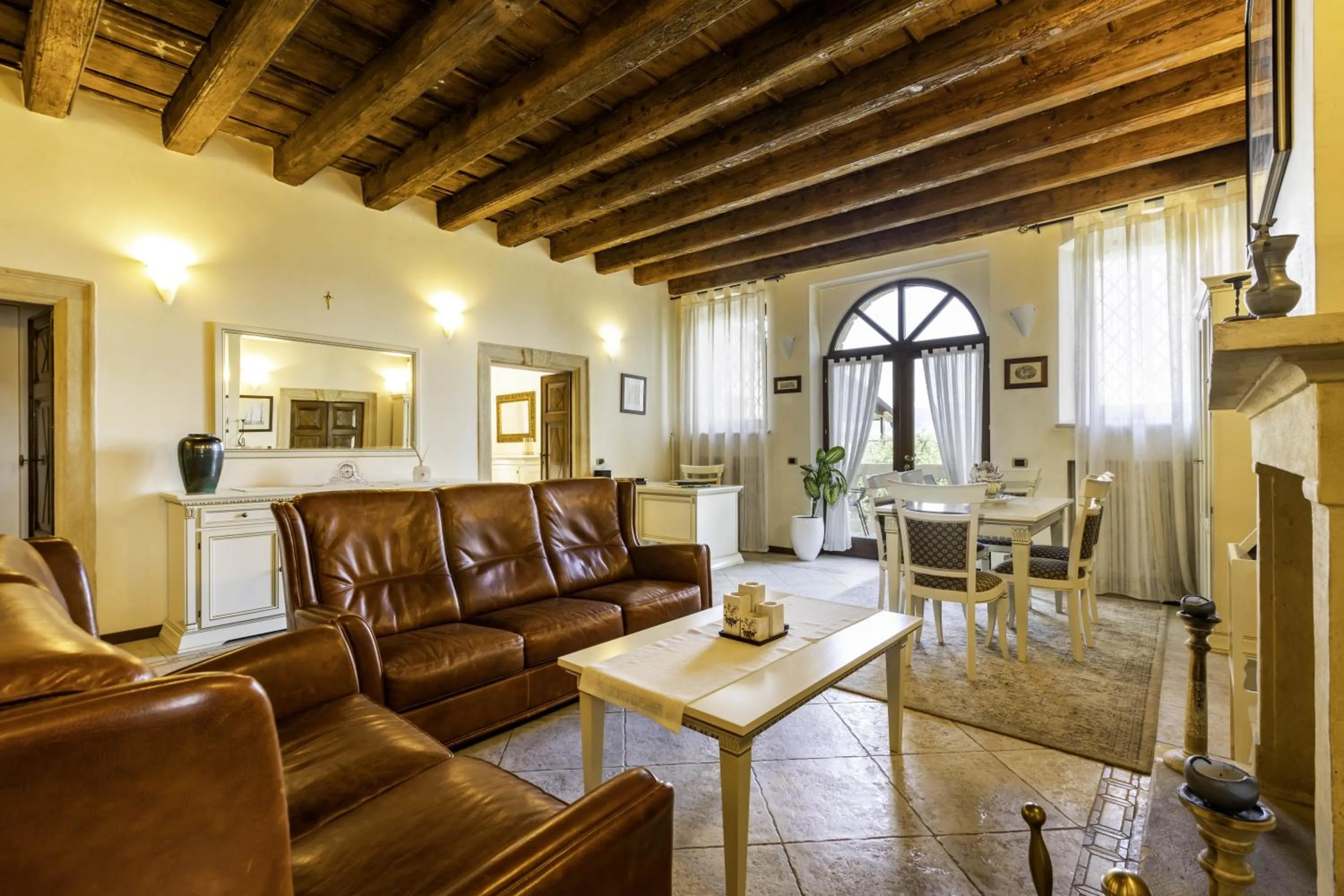 Lobby or reception in Castrum Wine Relais - Albergo Diffuso
