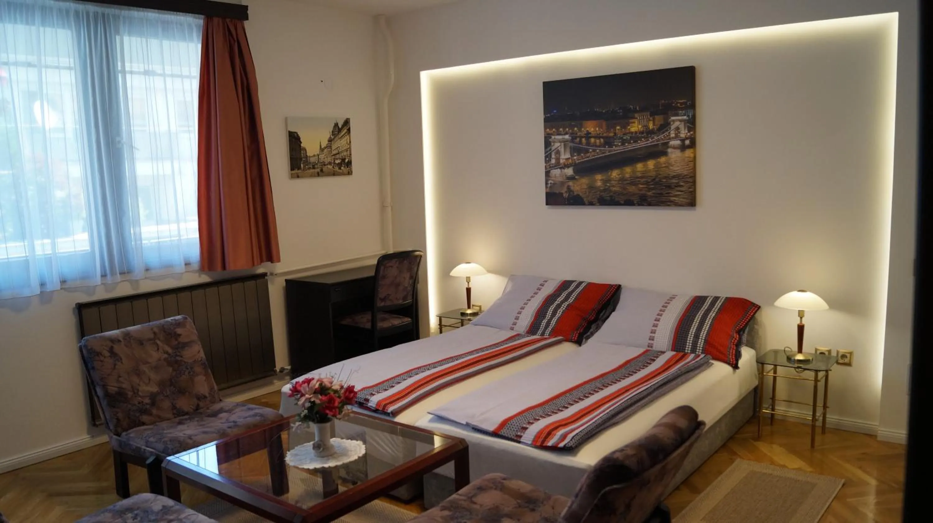 Apartment Sinkó - FREE GARAGE PARKING, central, 2 bedrooms 4 single beds, flexi check-out