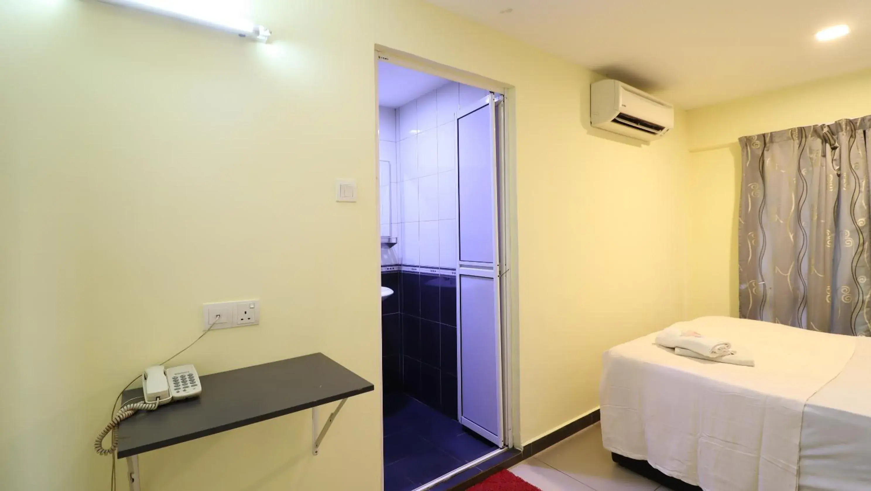 Bed in Hotel Seniman Bed in Hotel Seniman