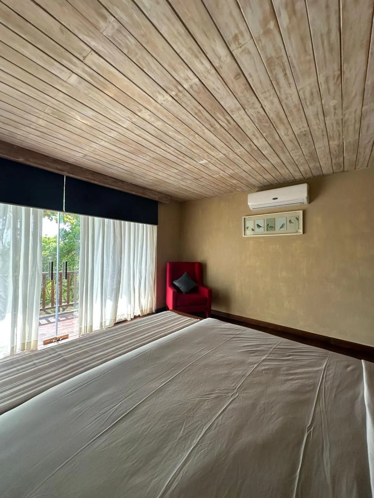 Bed in NIKARA Luxury Beach House