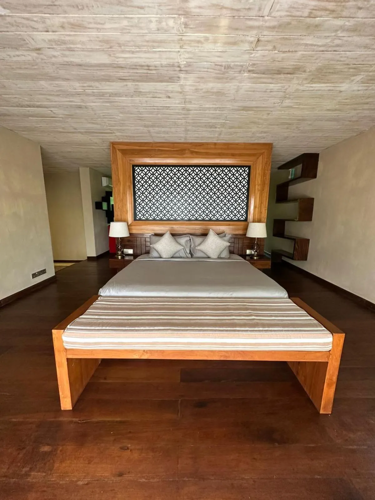 Bed in NIKARA Luxury Beach House