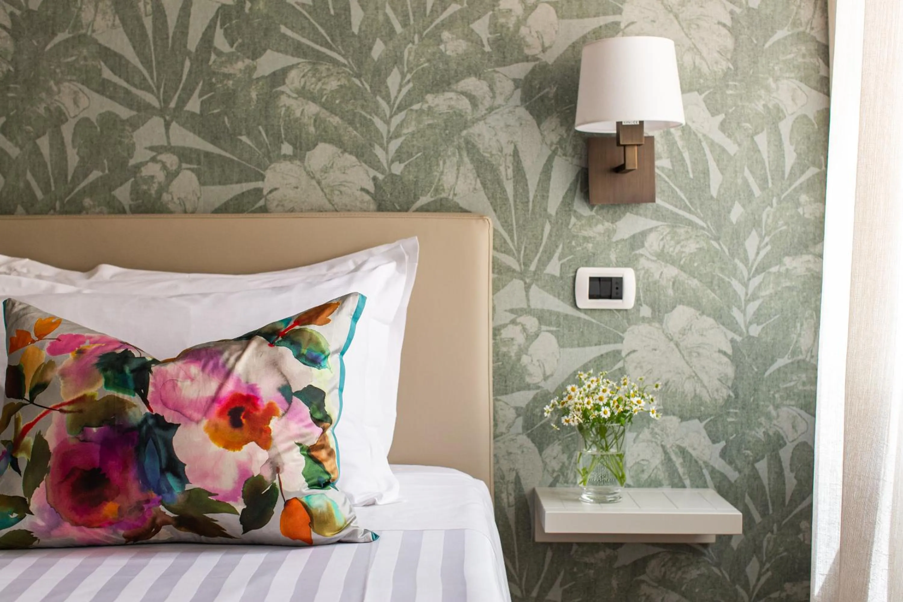 Decorative detail, Bed in Hotel Porta San Mamolo