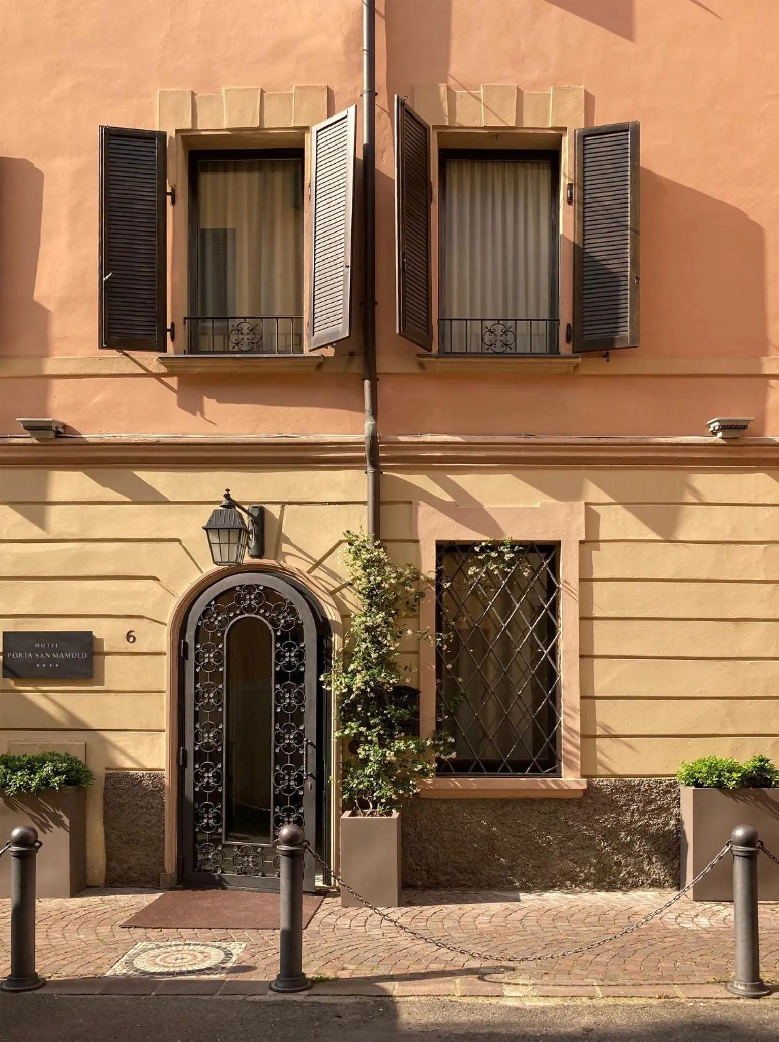 Property building in Hotel Porta San Mamolo