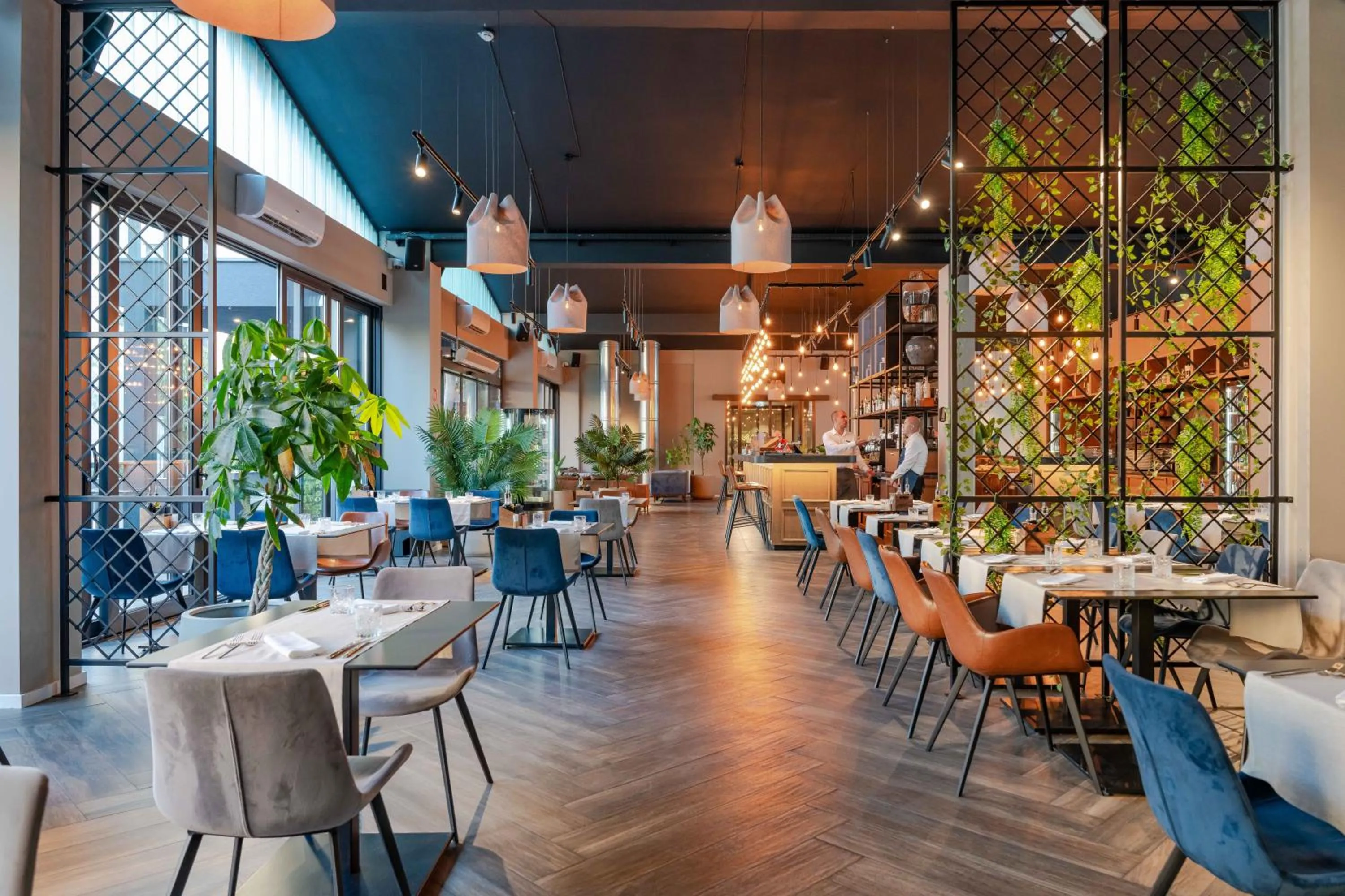 Restaurant/places to eat in Hotel A'mare