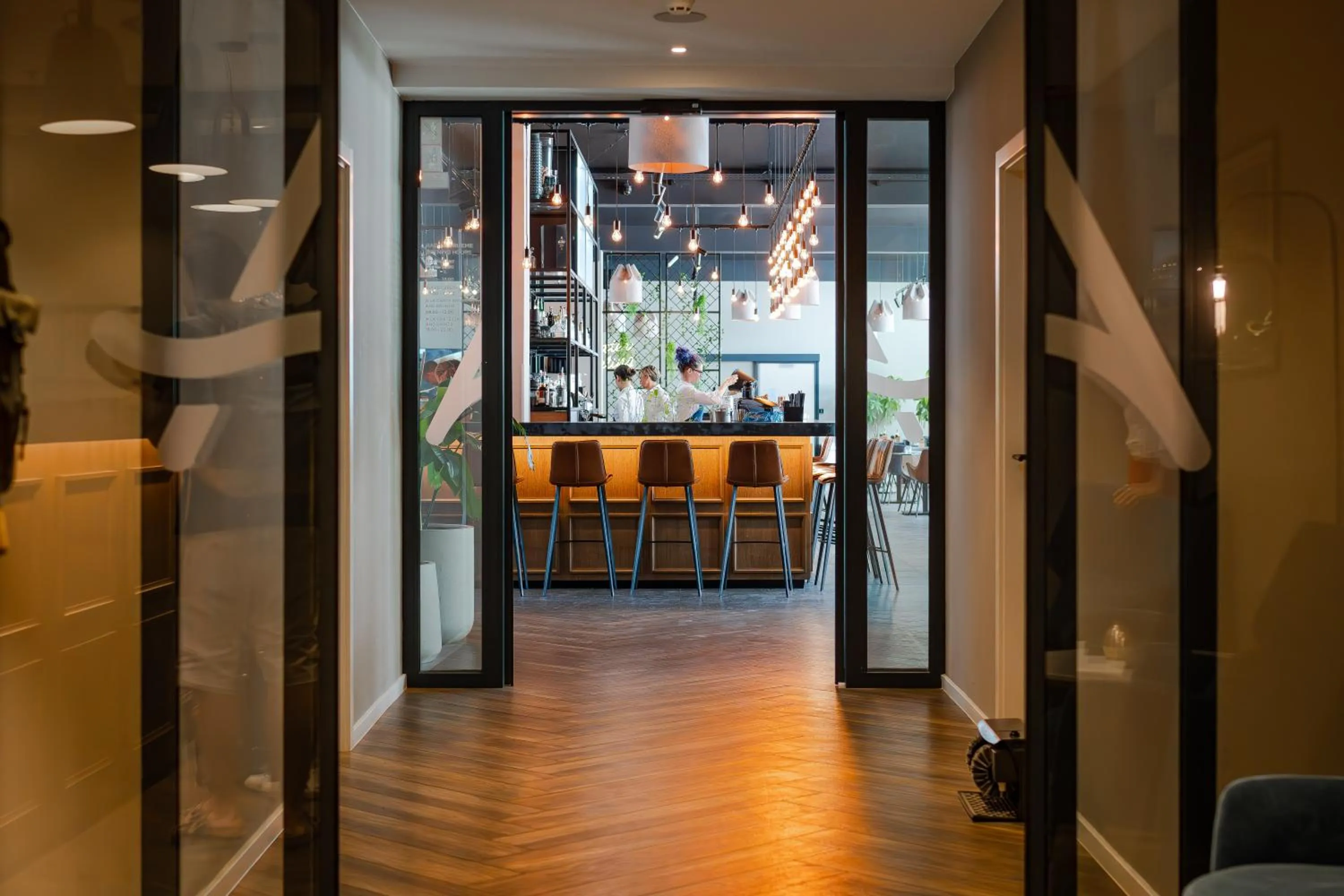 Restaurant/places to eat in Hotel A'mare