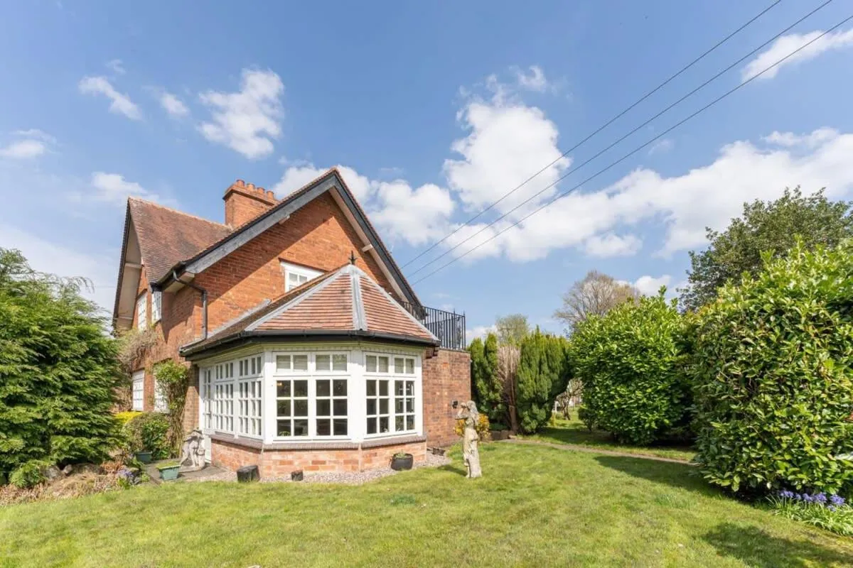 Garden in Beautiful Country Cottage for up to 8 in Wolverhampton