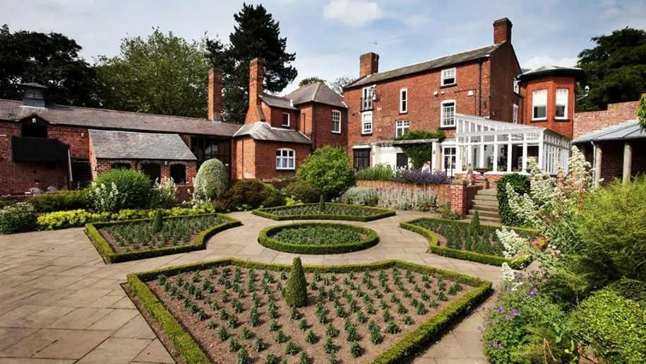 Neighbourhood in Beautiful Country Cottage for up to 8 in Wolverhampton