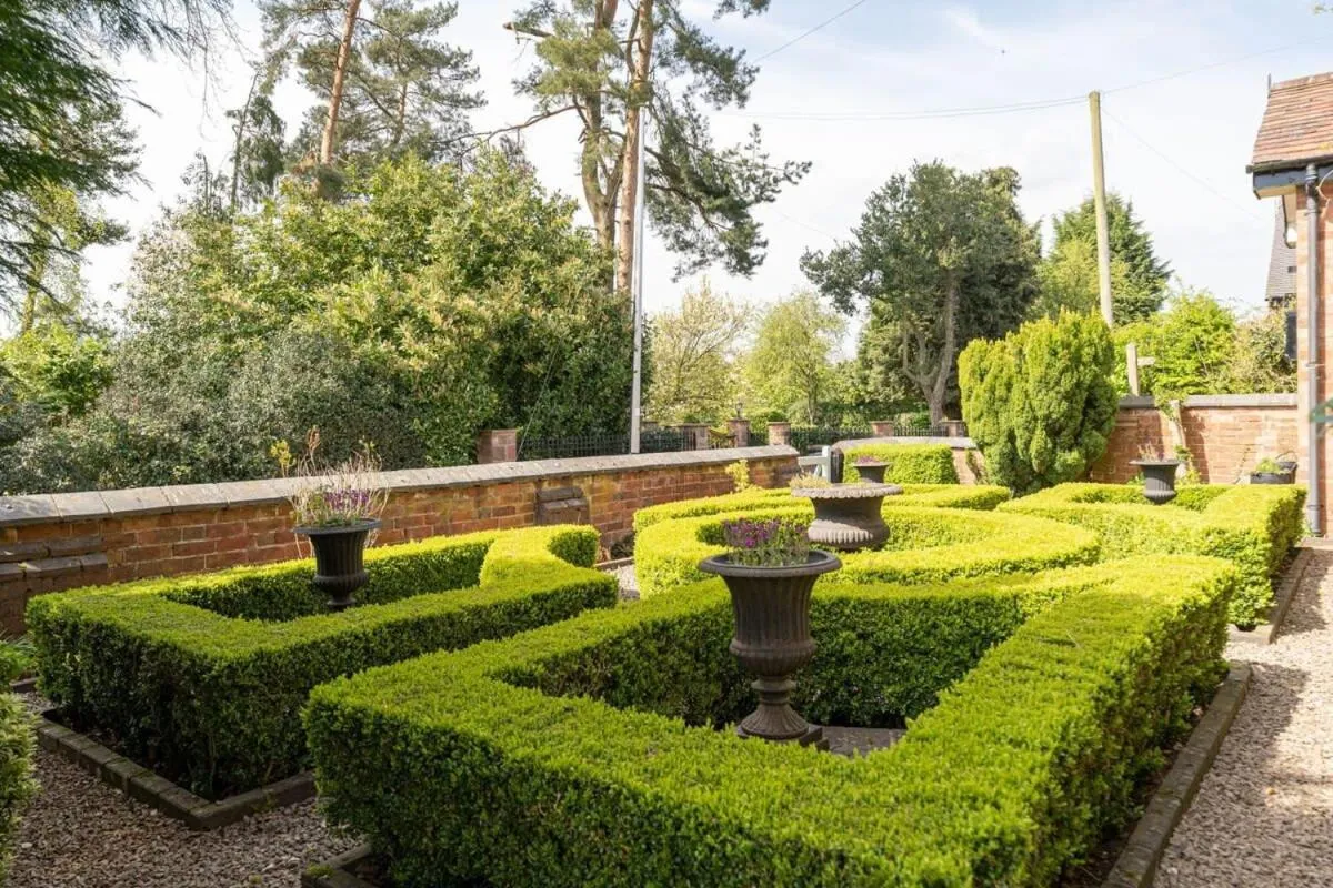 Garden in Beautiful Country Cottage for up to 8 in Wolverhampton
