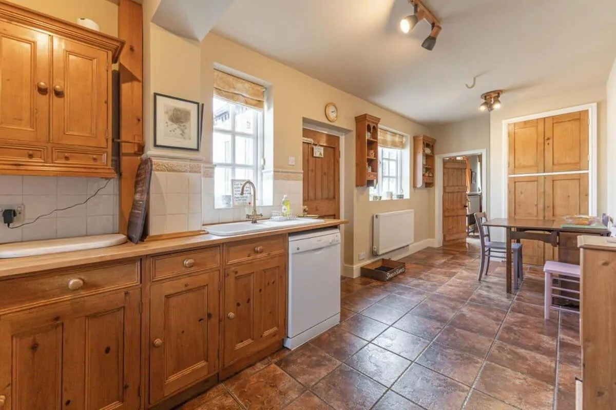 Dining area in Beautiful Country Cottage for up to 8 in Wolverhampton