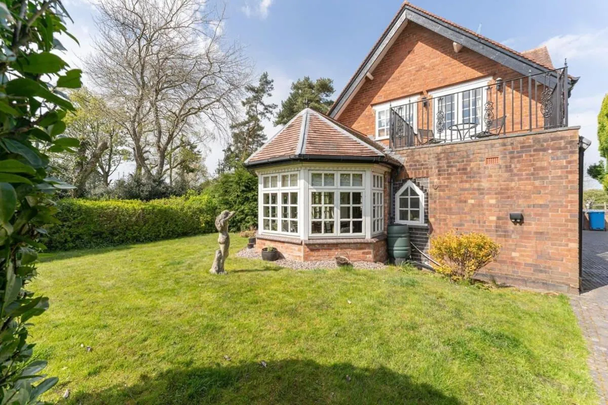 Garden in Beautiful Country Cottage for up to 8 in Wolverhampton