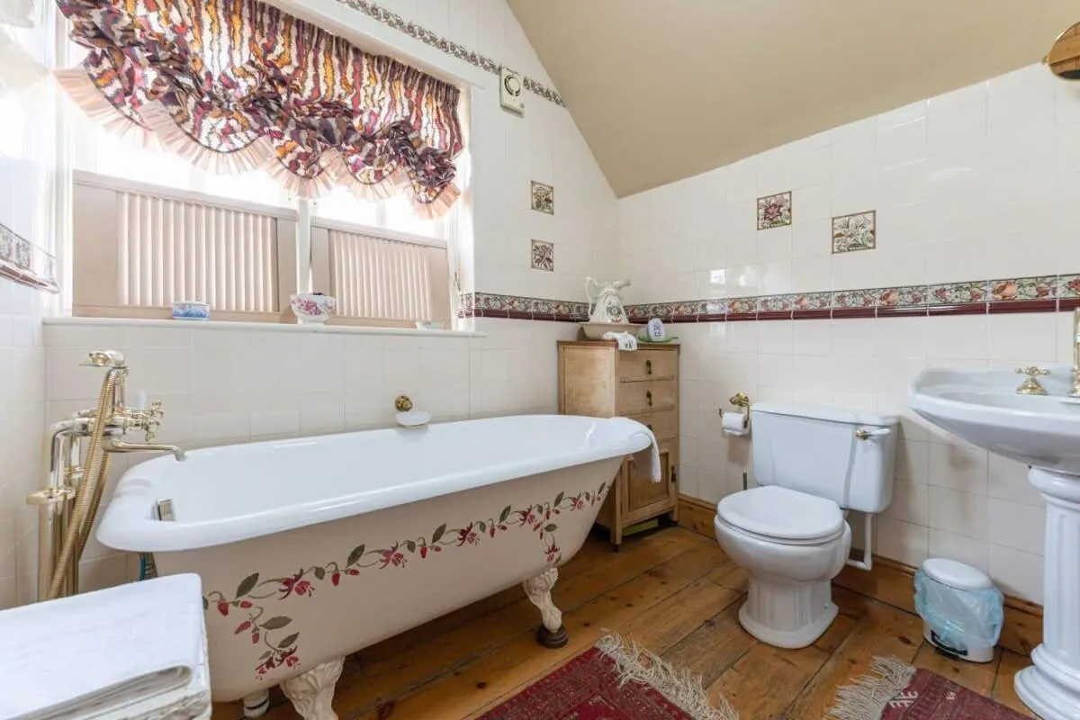 Bathroom in Beautiful Country Cottage for up to 8 in Wolverhampton
