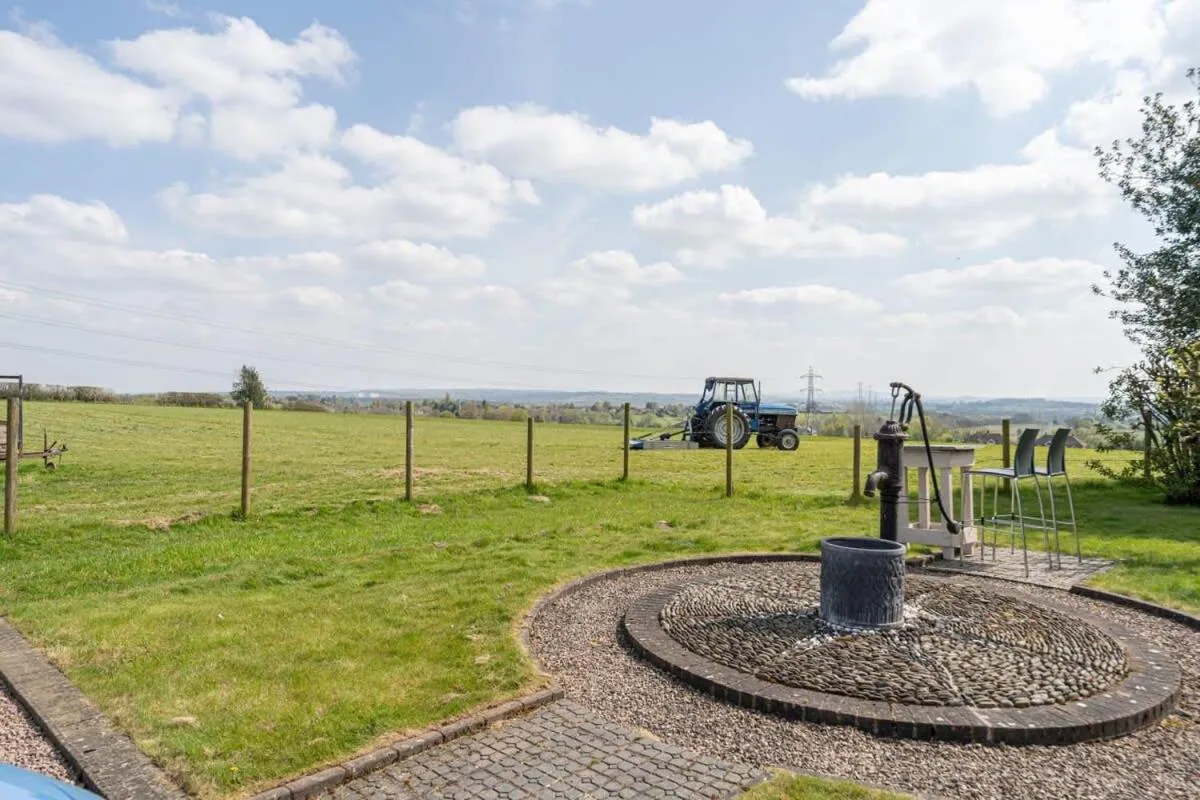 Natural landscape in Beautiful Country Cottage for up to 8 in Wolverhampton