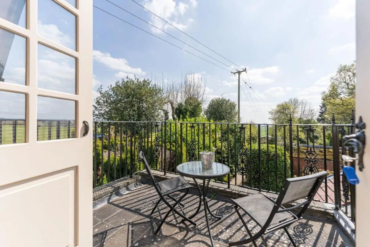 Balcony/Terrace in Beautiful Country Cottage for up to 8 in Wolverhampton
