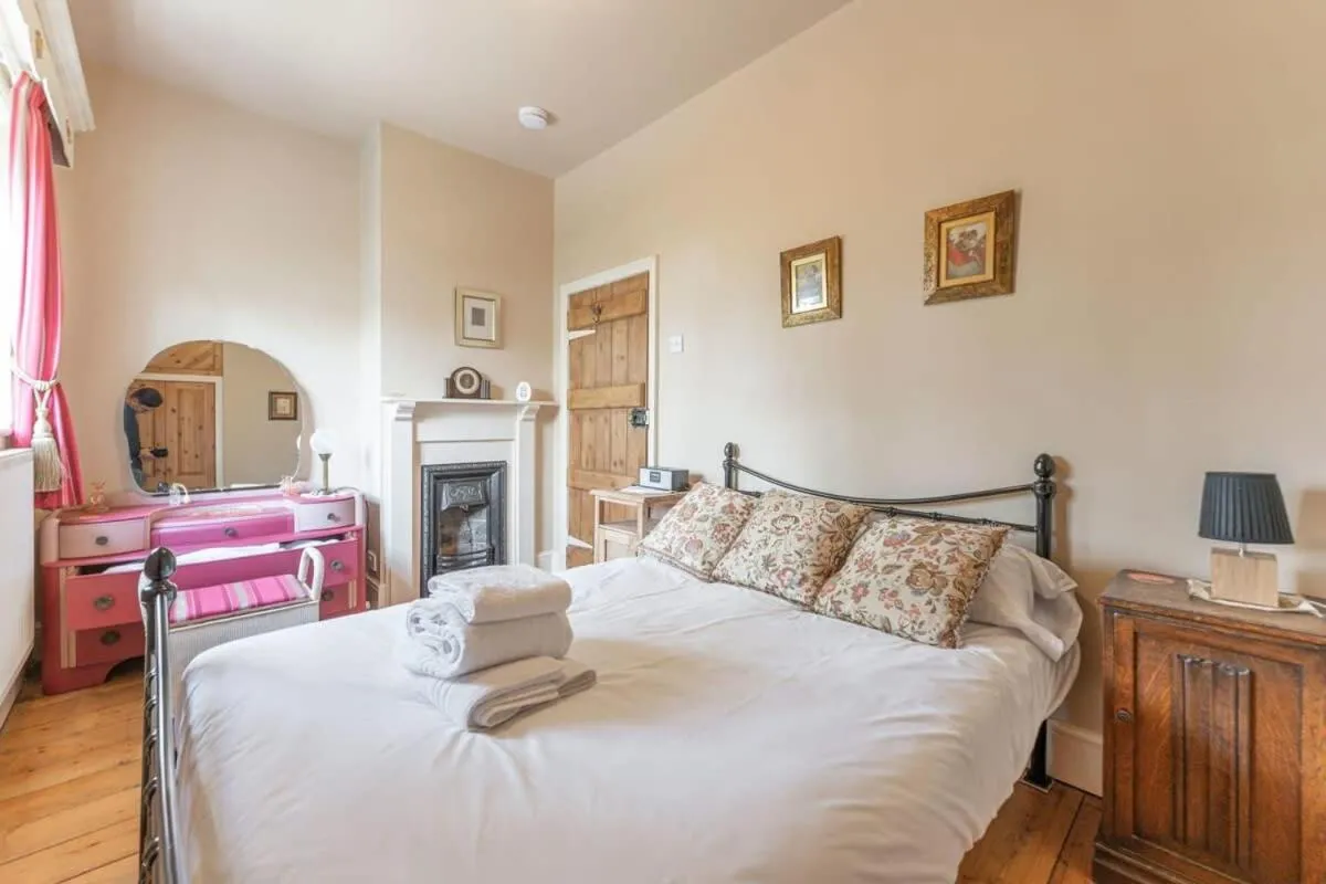 Bedroom, Bed in Beautiful Country Cottage for up to 8 in Wolverhampton