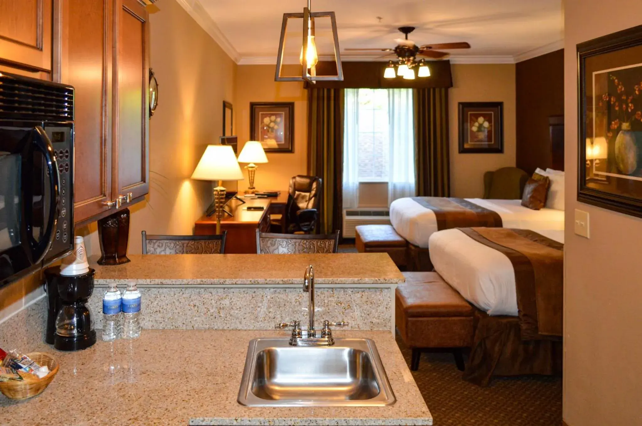 Photo of the whole room, Bed in The Lodge at Flat Rock Photo of the whole room, Bed in The Lodge at Flat Rock