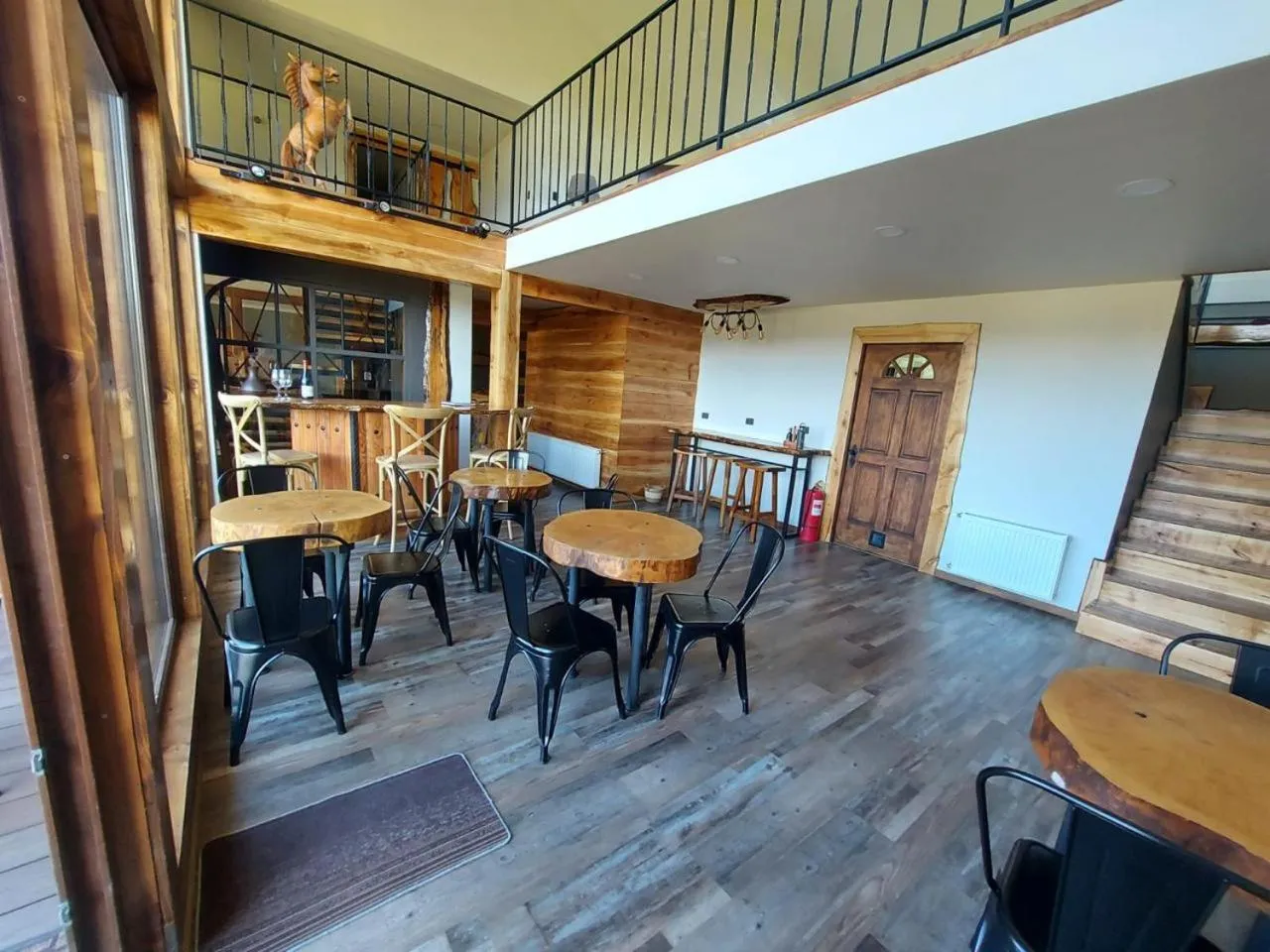 Restaurant/places to eat in Morrena Lodge