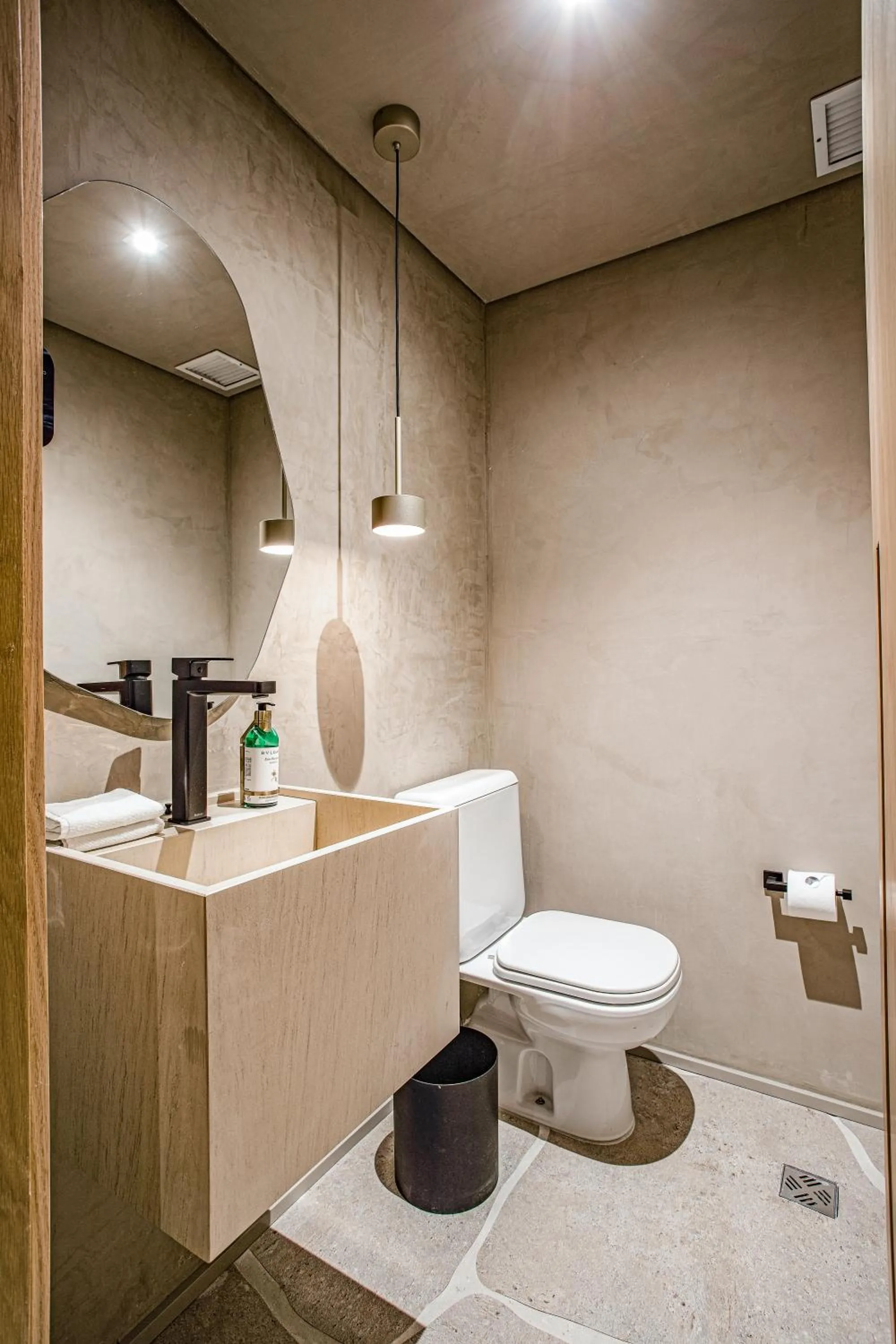 Toilet in QOYA Hotel Curitiba, Curio Collection by Hilton