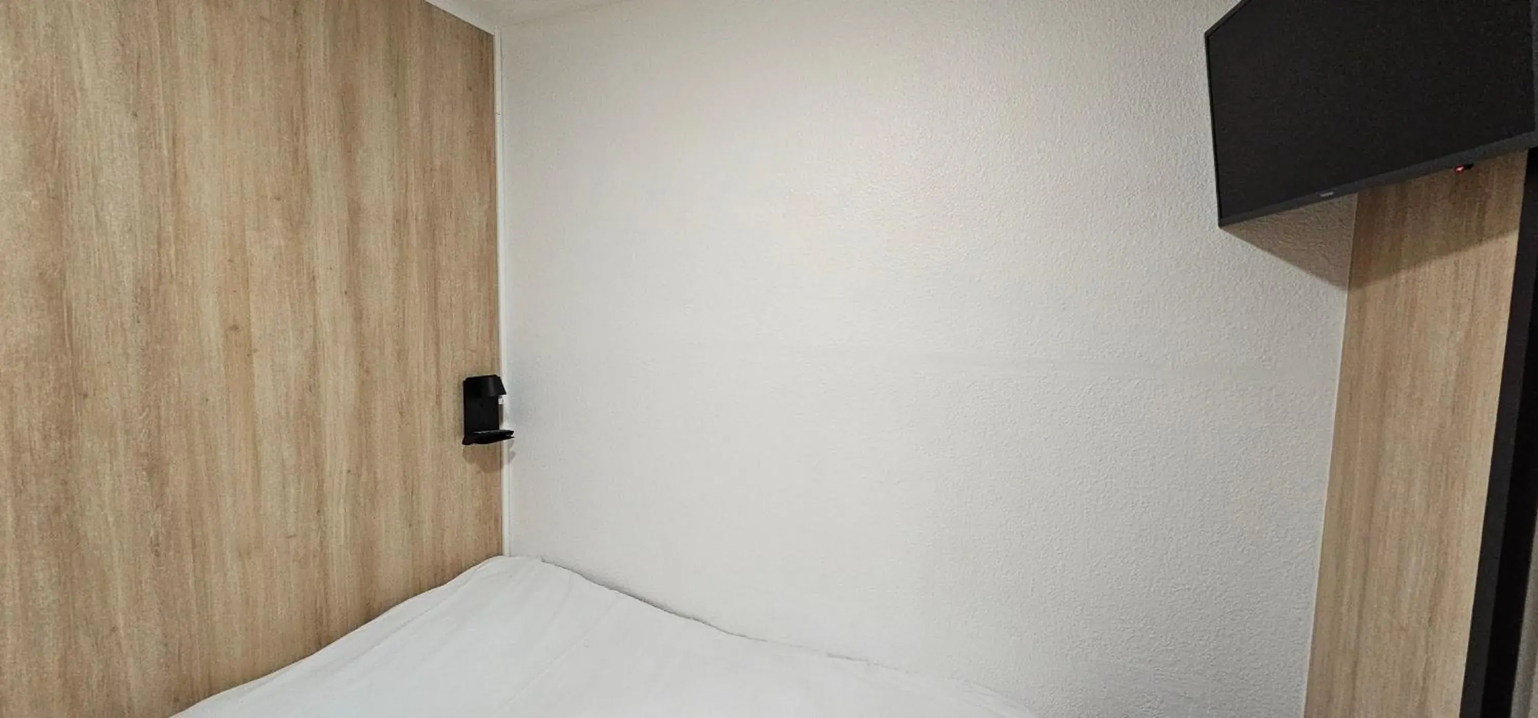 Double Room with Private Bathroom in Class'eco Charleroi Double Room with Private Bathroom in Class'eco Charleroi